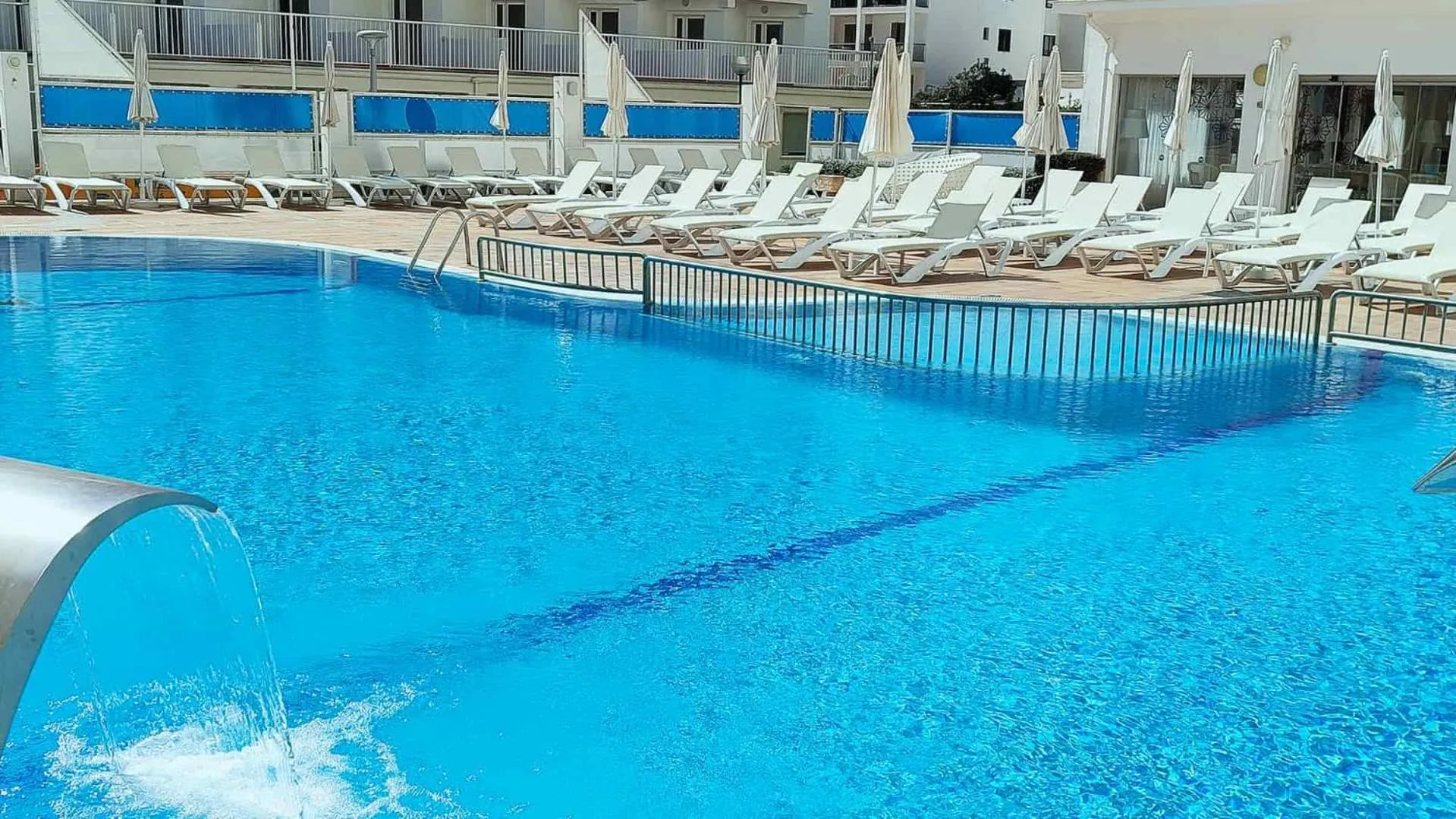 Swimming pool in BLUESEA Anba Romaní
