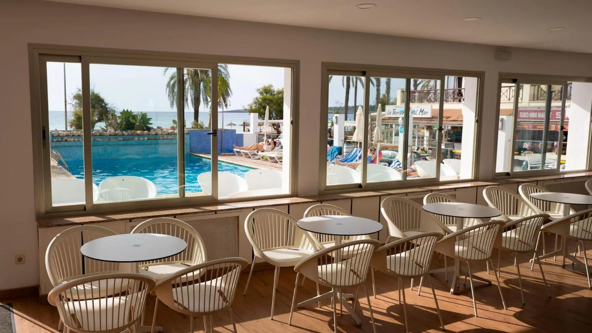 Lounge or bar in BLUESEA Anba Romaní