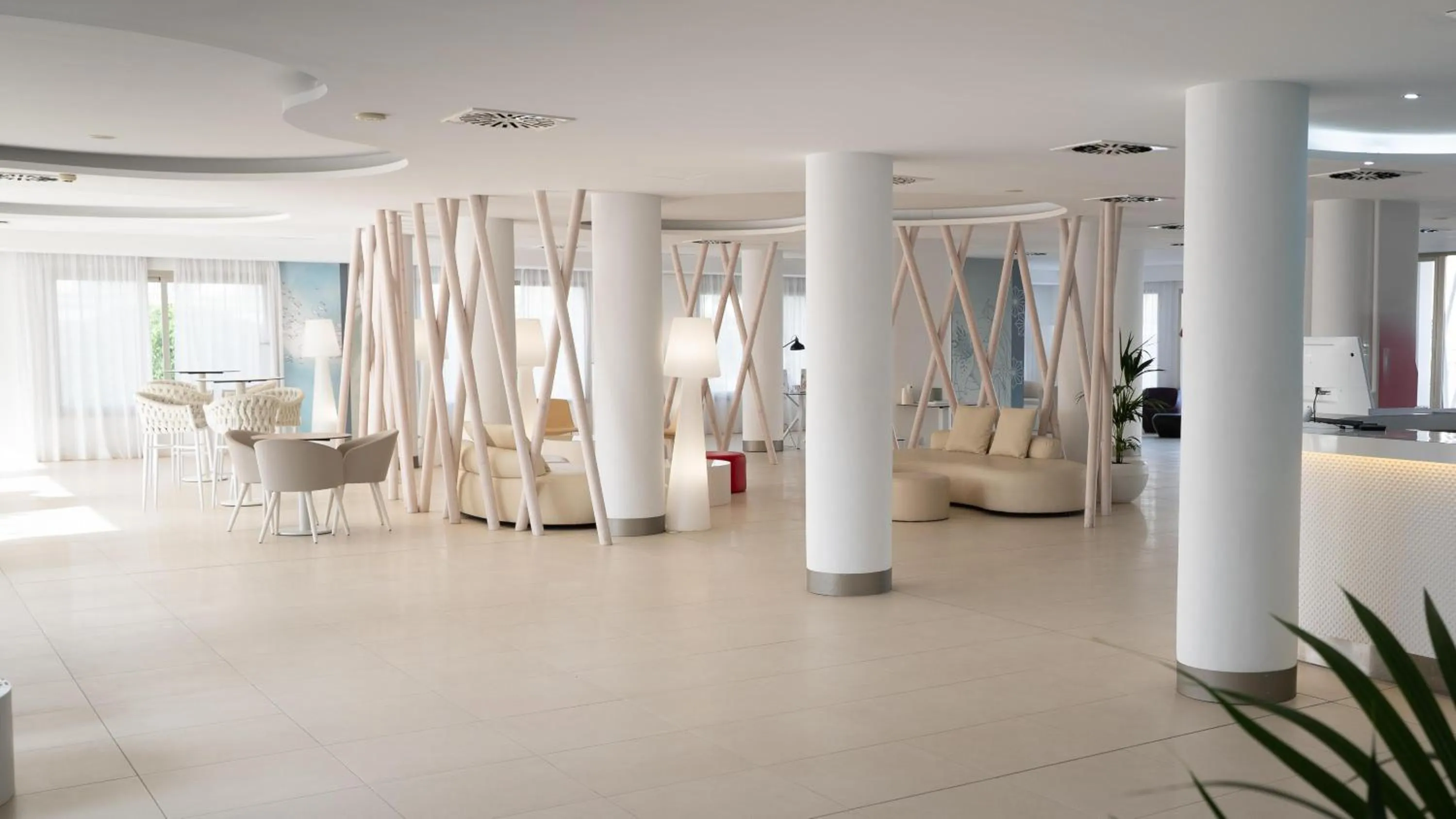 Lobby or reception in BLUESEA Anba Romaní