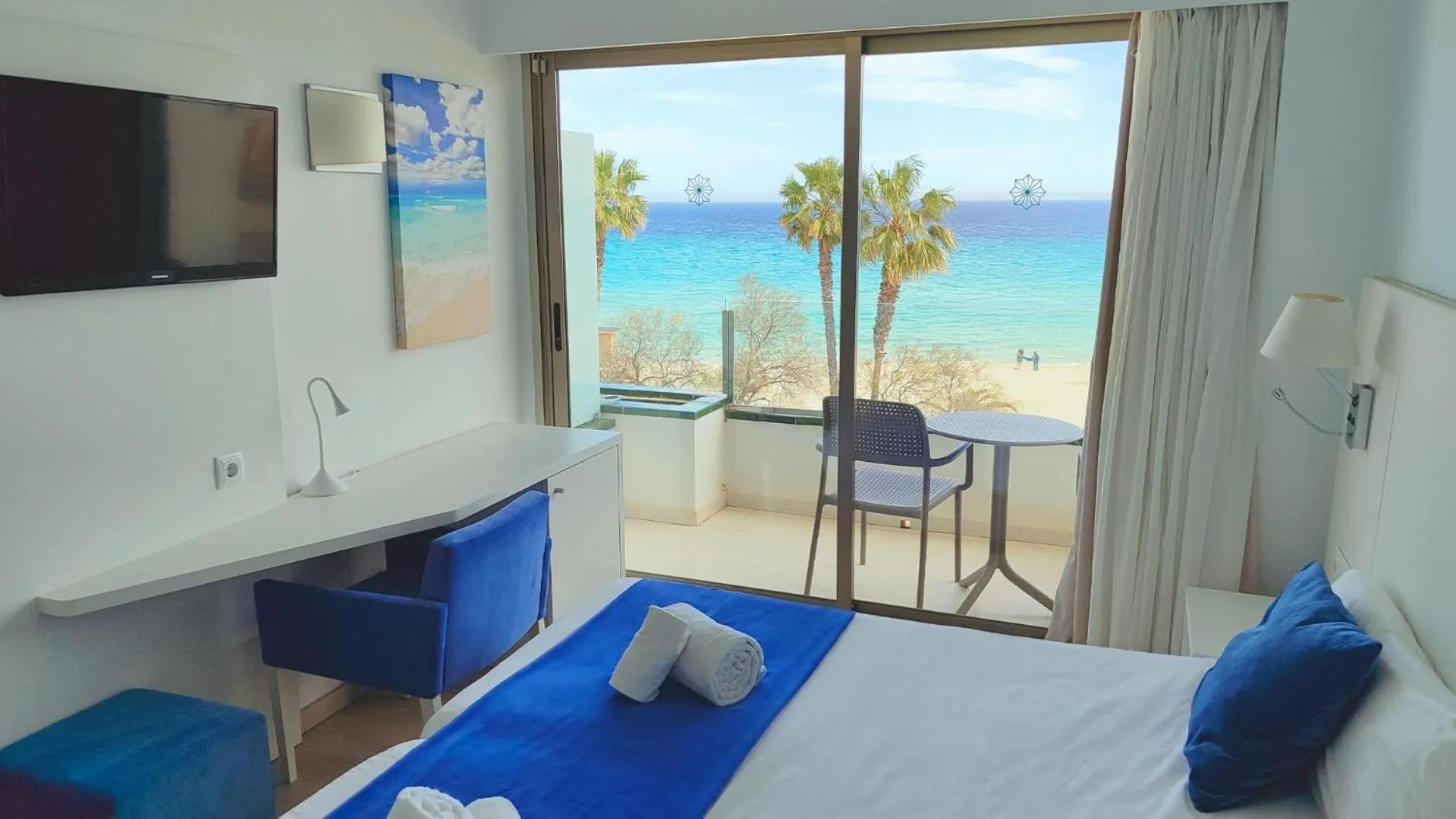 Photo of the whole room, Bed in BLUESEA Anba Romaní