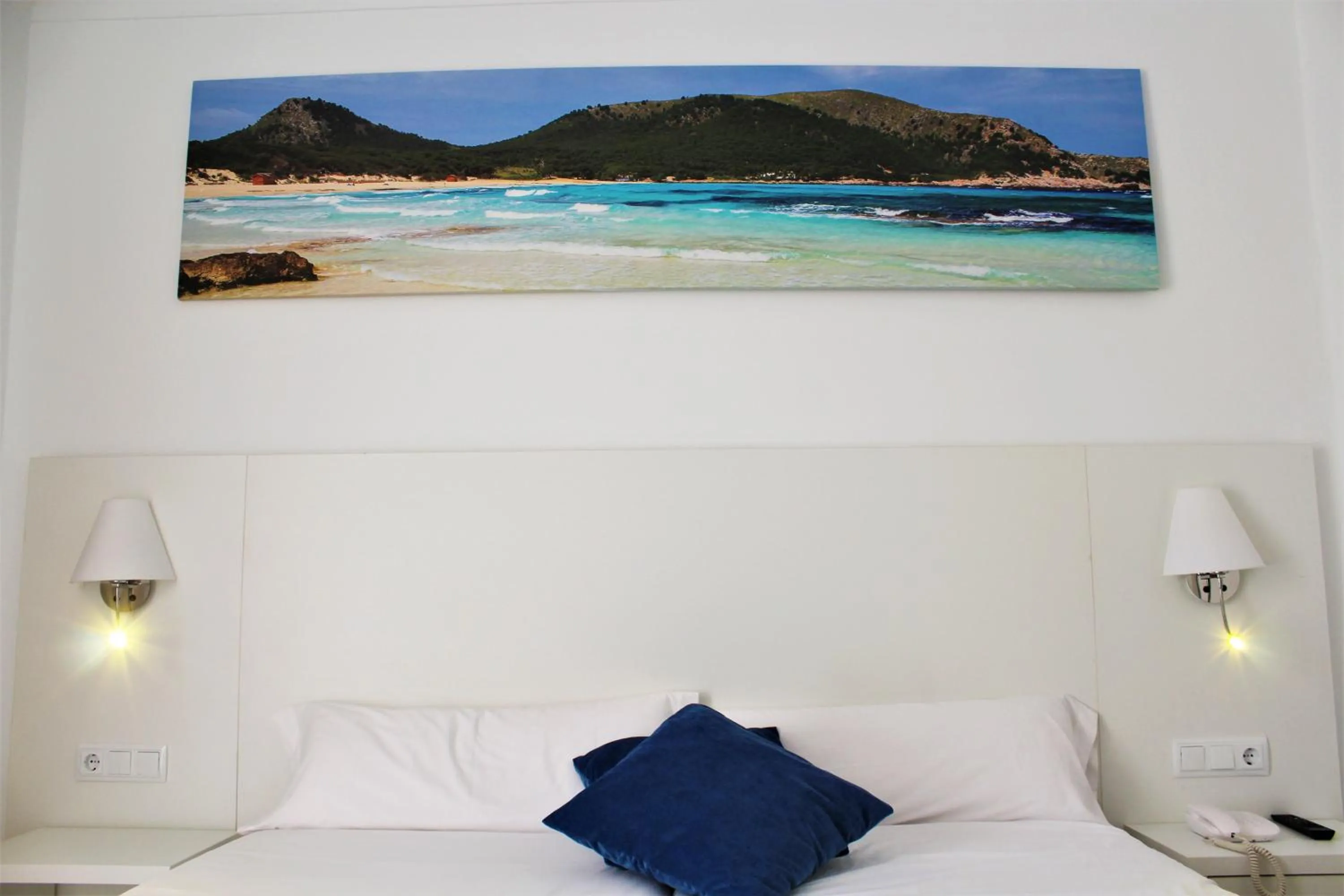 Bed in BLUESEA Anba Romaní