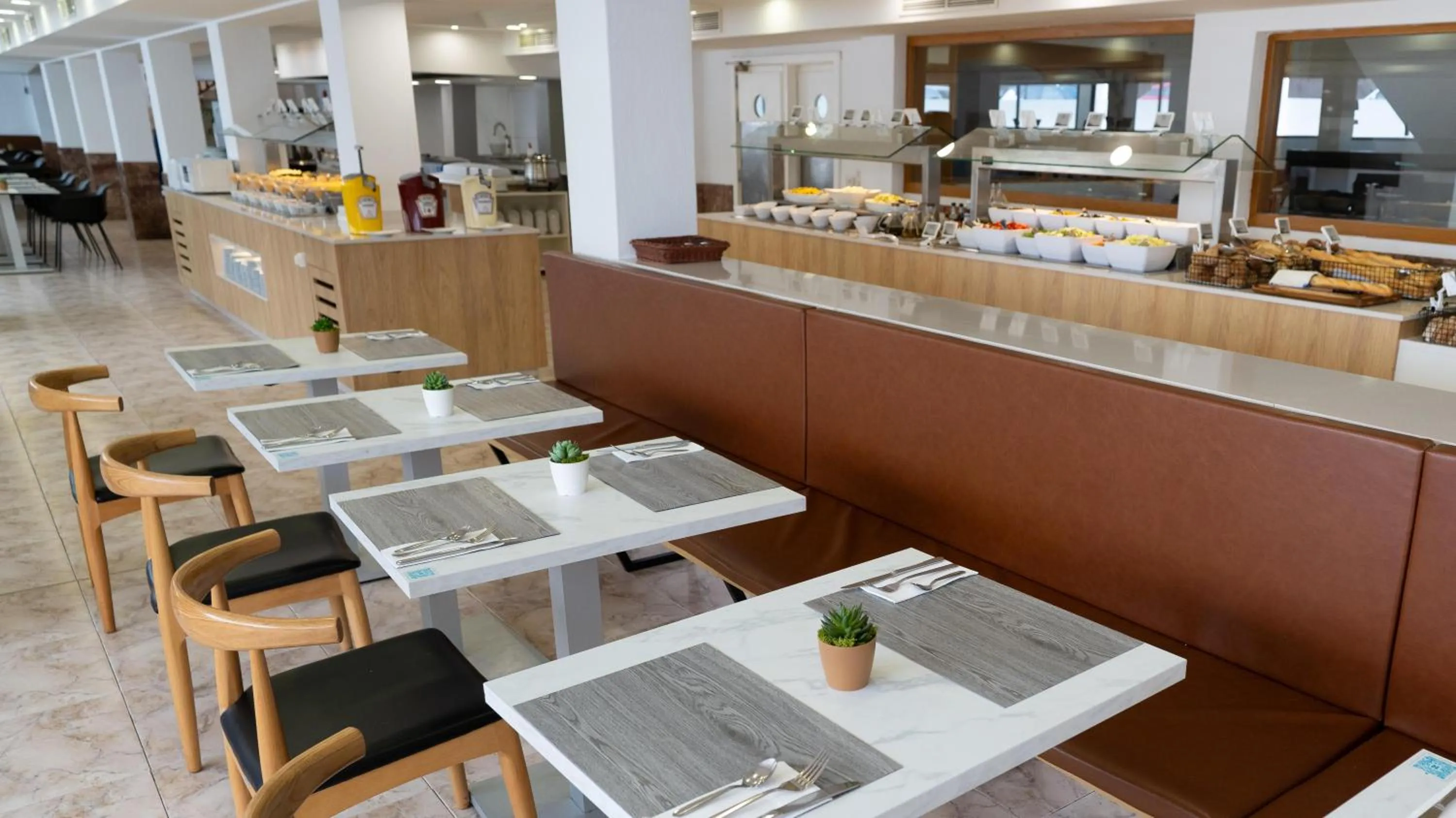 Restaurant/places to eat in BLUESEA Anba Romaní