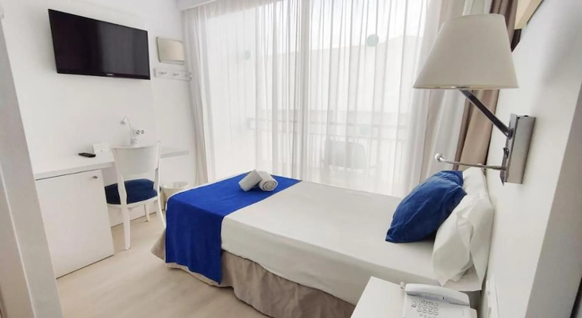 Bed in BLUESEA Anba Romaní