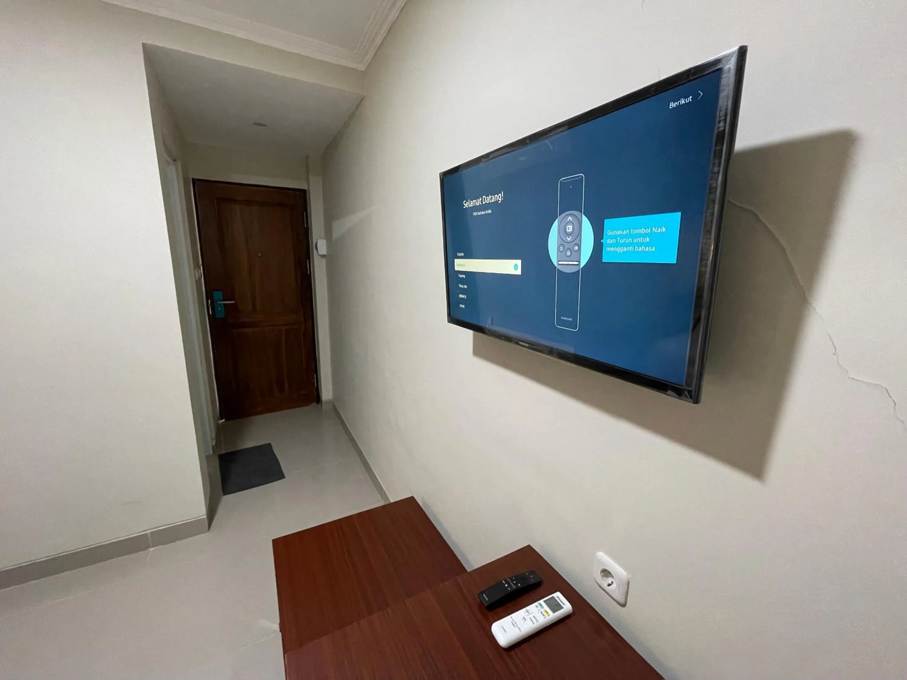 TV and multimedia in Liberta Home Seririt Bali