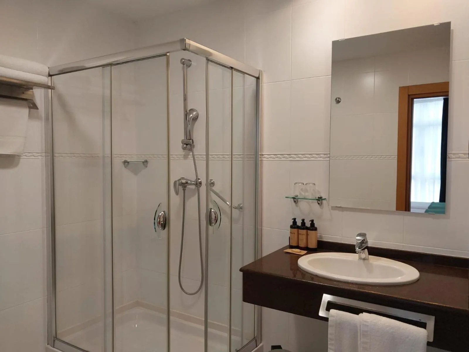 Shower in Hotel Nochendi