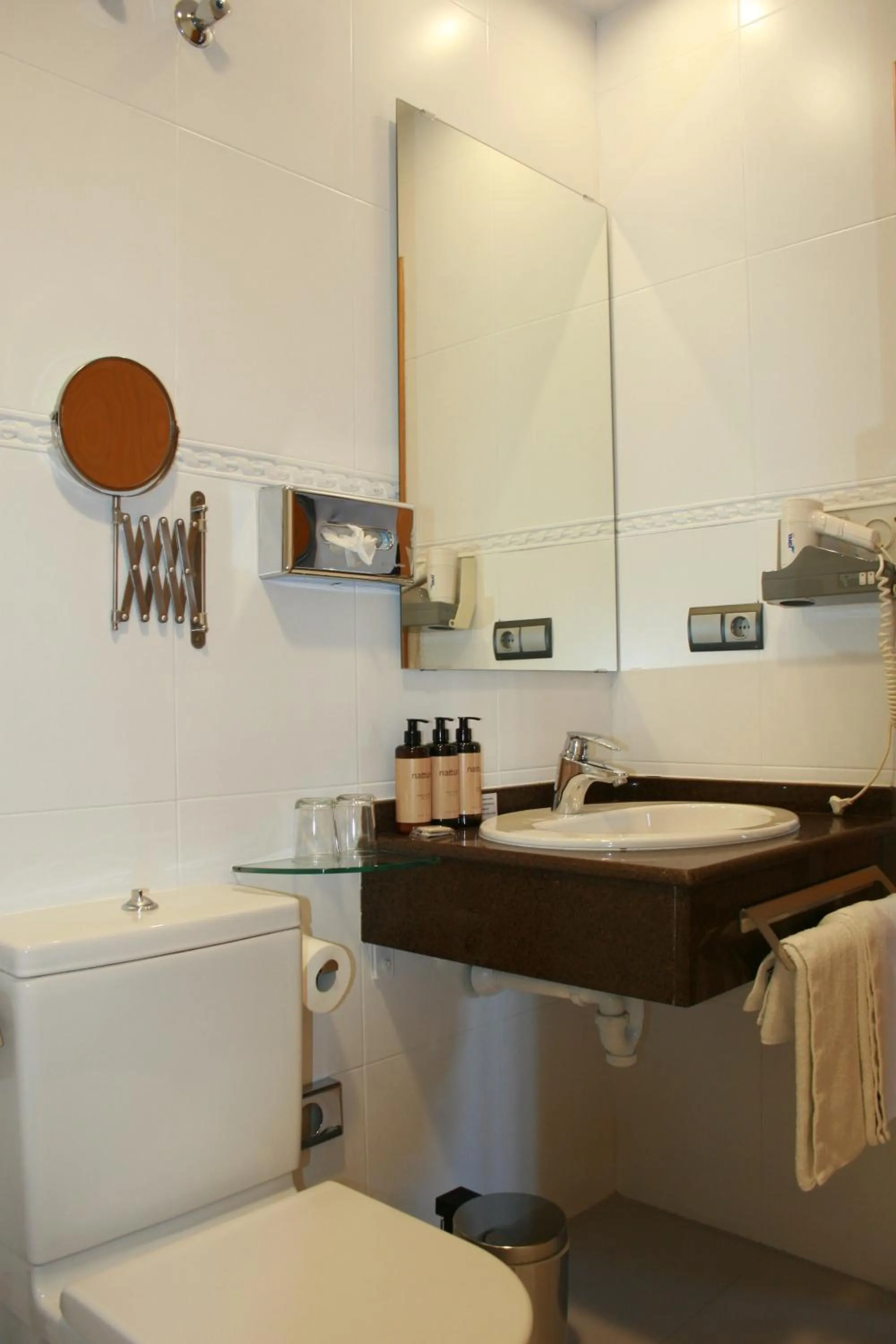 Bathroom in Hotel Nochendi