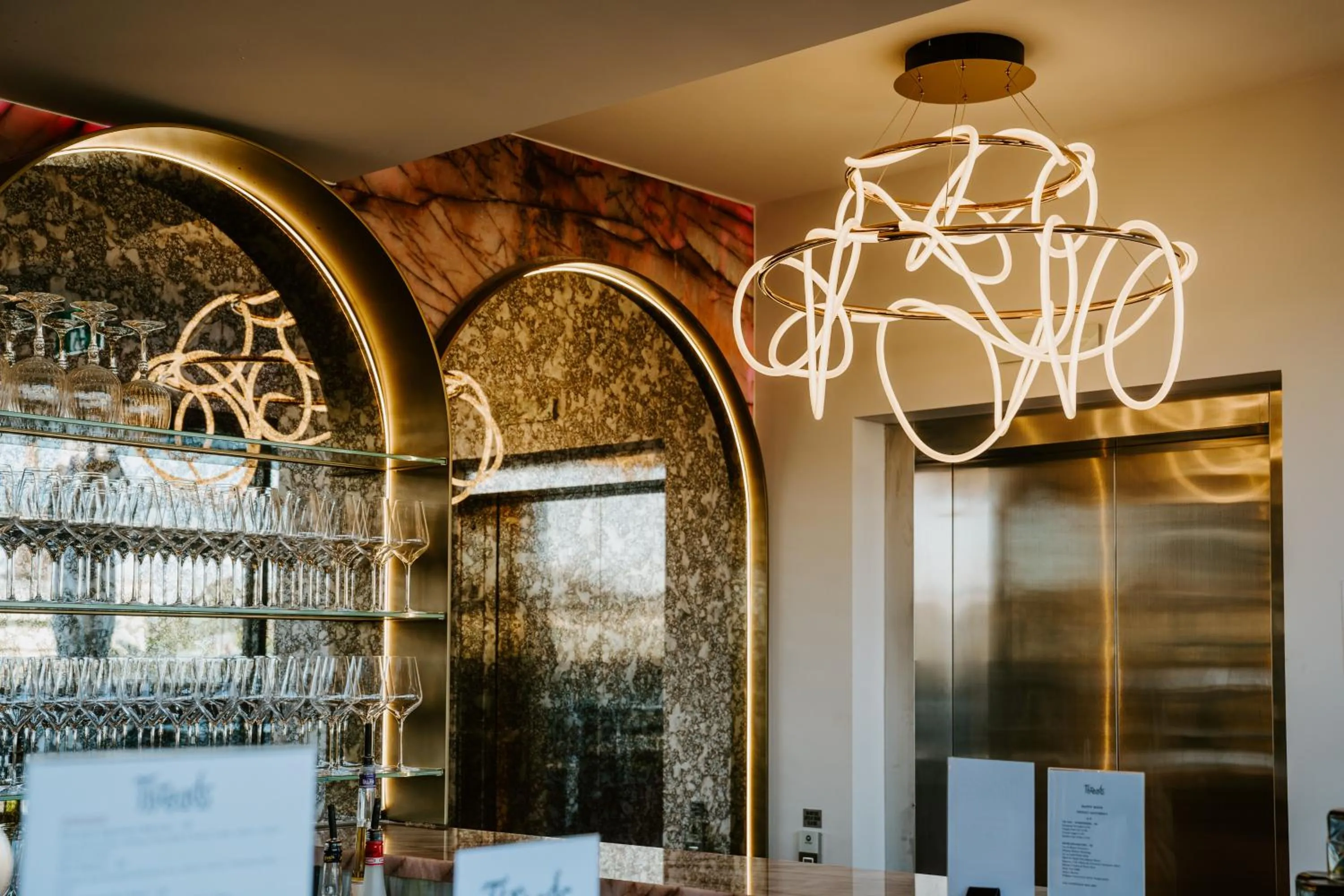 Lounge or bar in The Motley Hotel Richmond, Tapestry Collection by Hilton