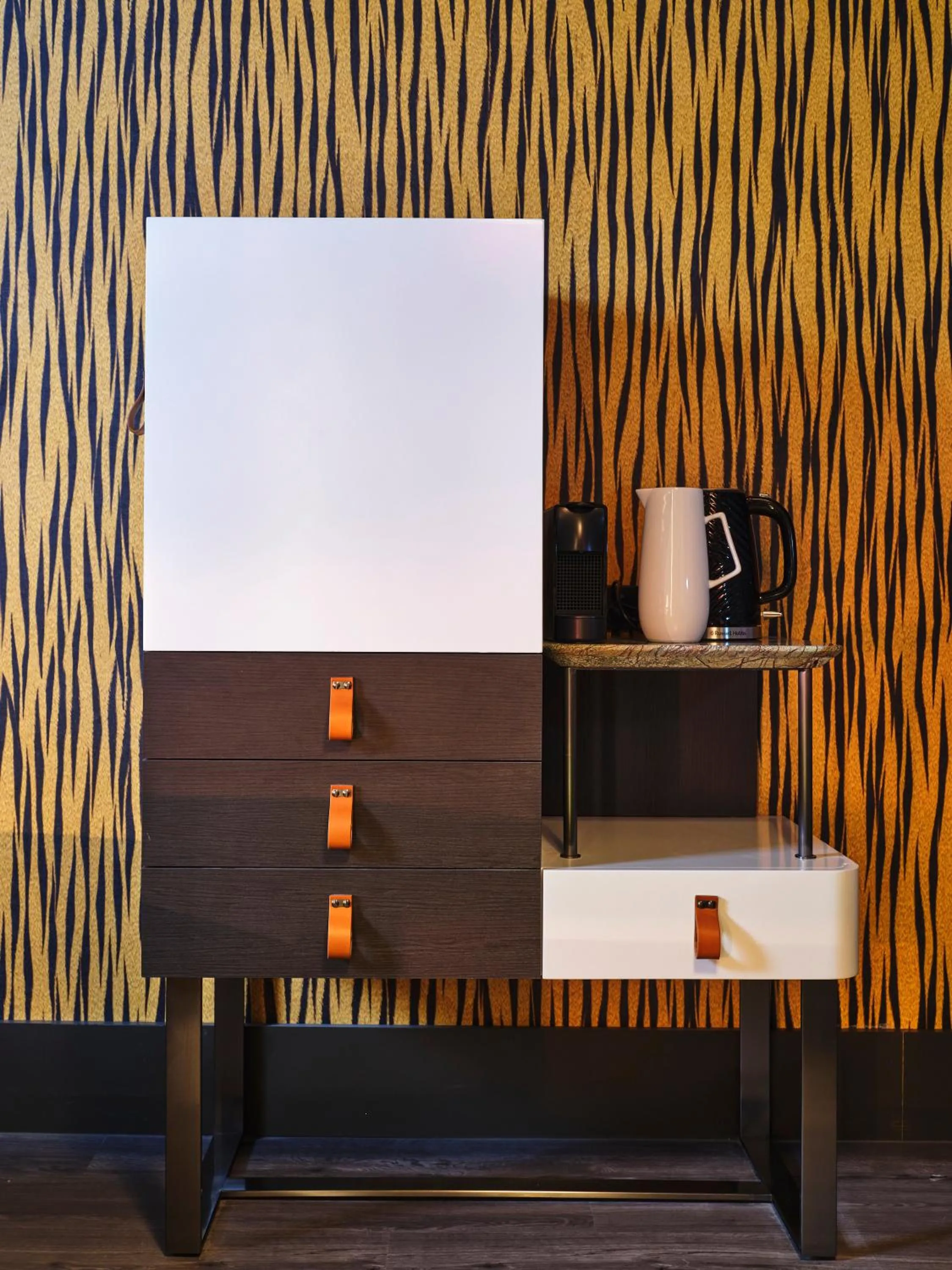 Coffee/tea facilities in The Motley Hotel Richmond, Tapestry Collection by Hilton