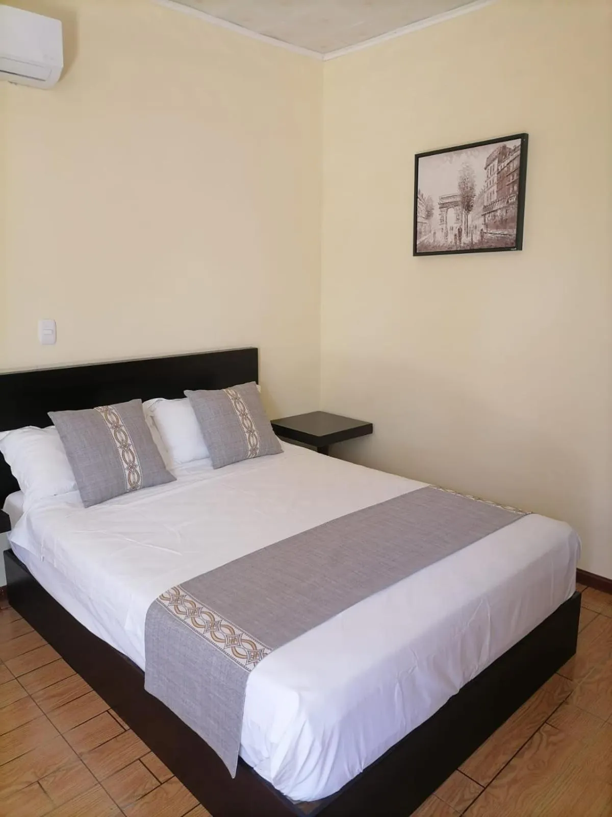 Bed in Villa Garita Inn
