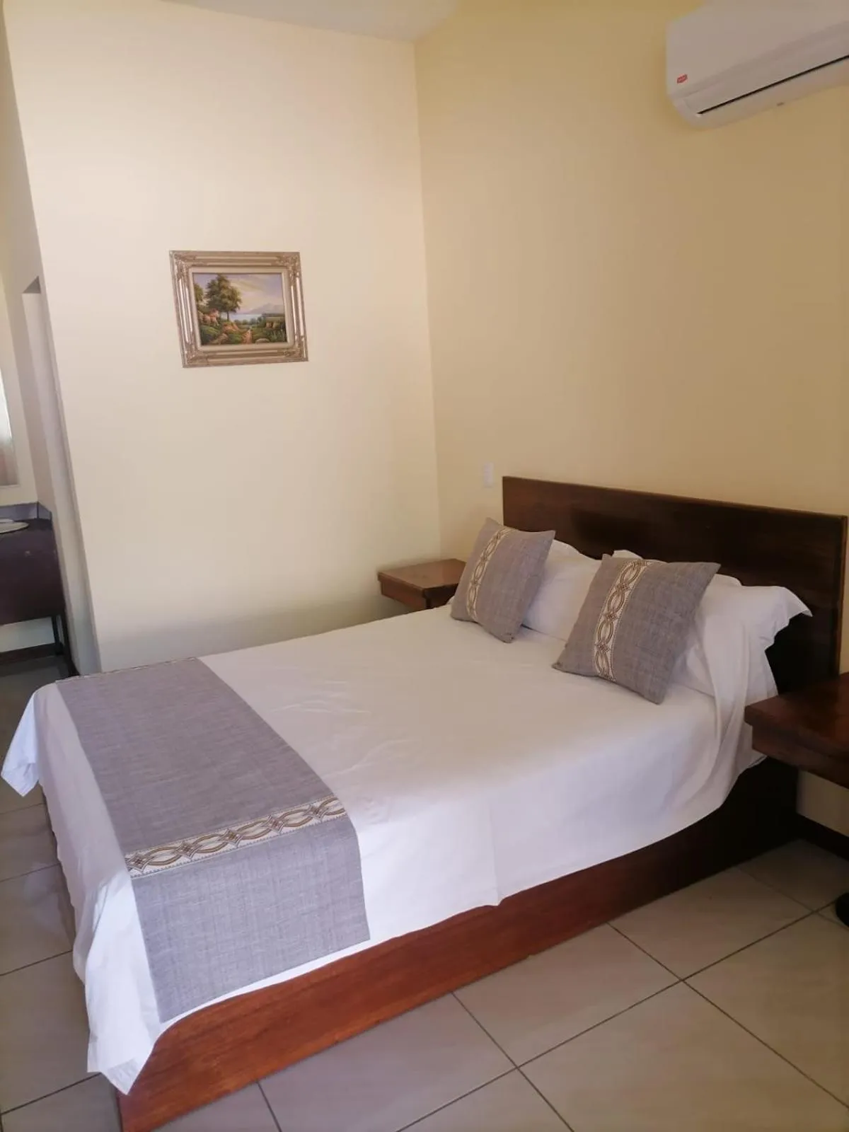 Bed in Villa Garita Inn