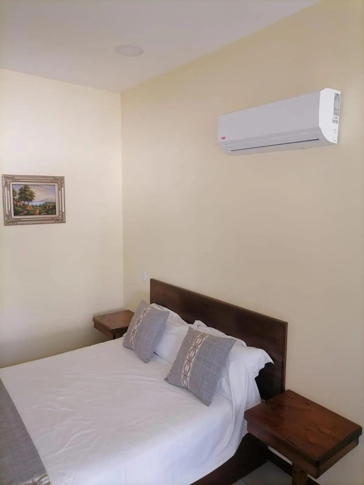 Bed in Villa Garita Inn