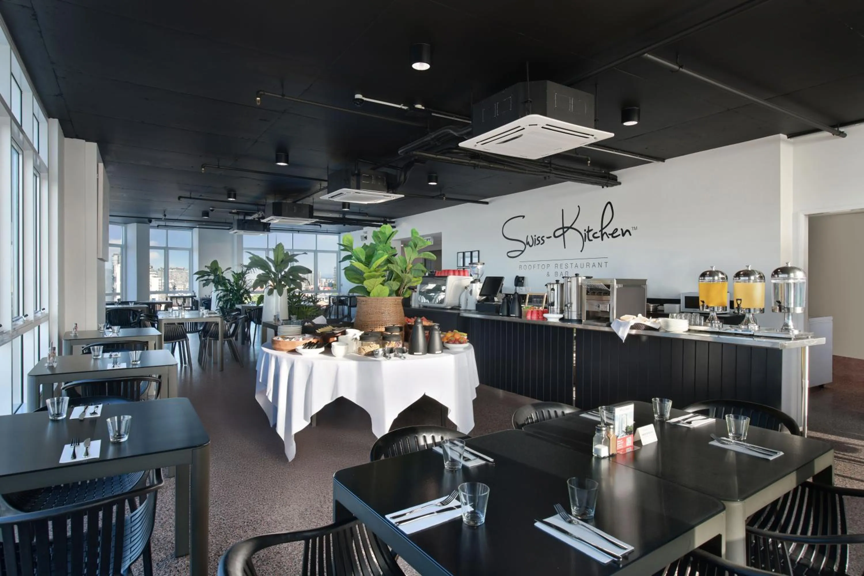 Restaurant/places to eat in Swiss-Belhotel Woolloongabba, Brisbane