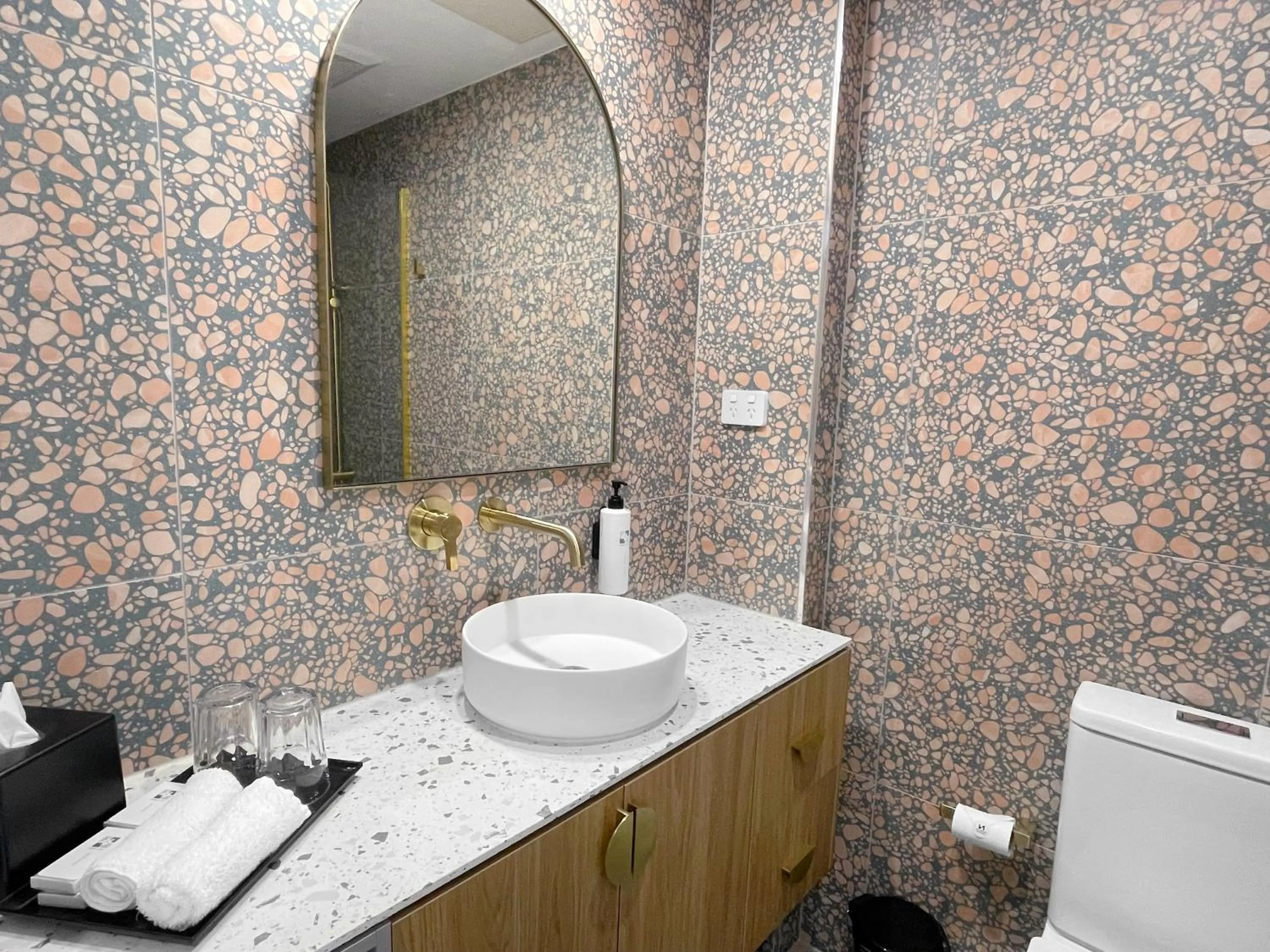 Toilet in Swiss-Belhotel Woolloongabba, Brisbane