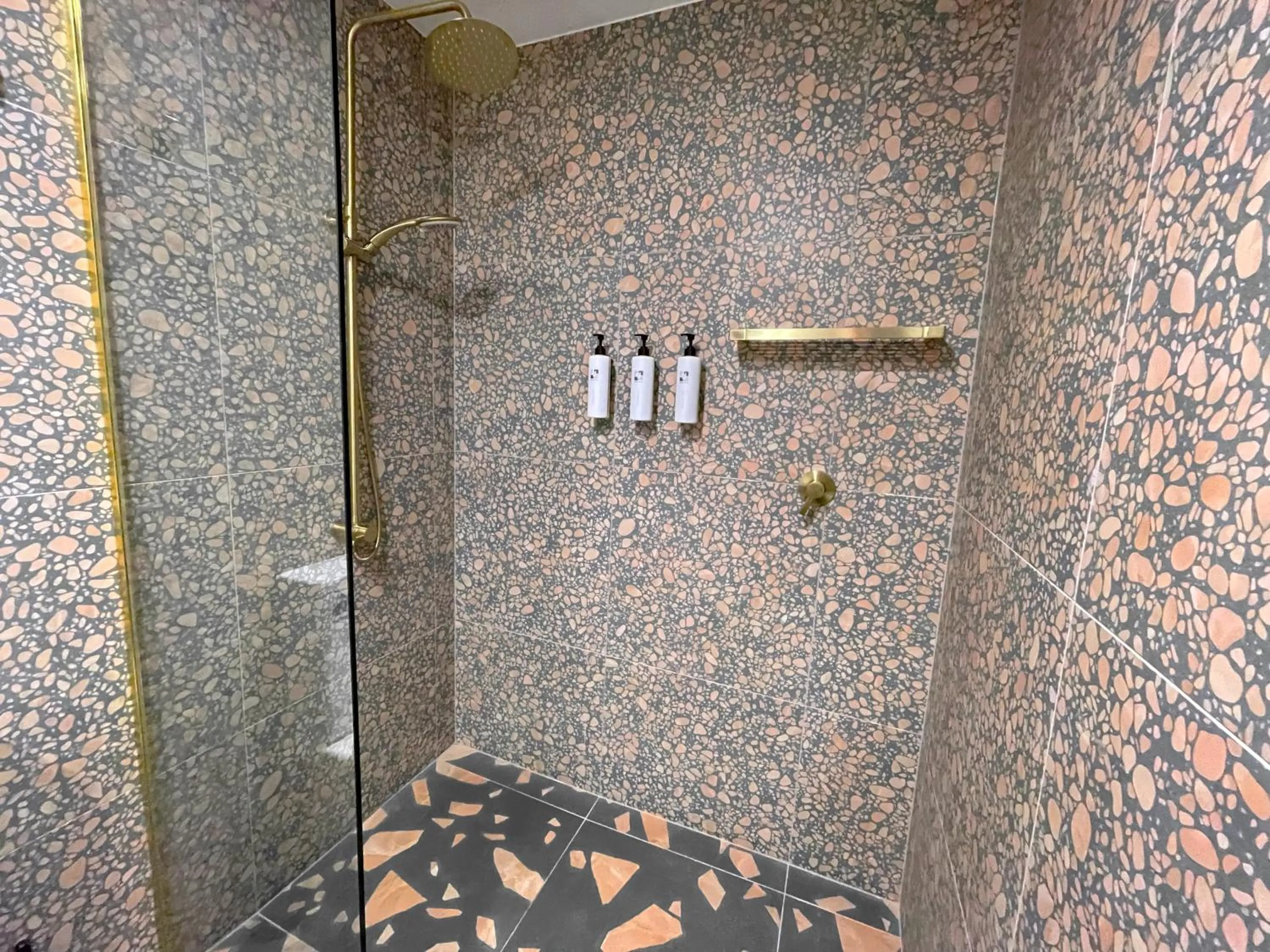 Shower in Swiss-Belhotel Woolloongabba, Brisbane
