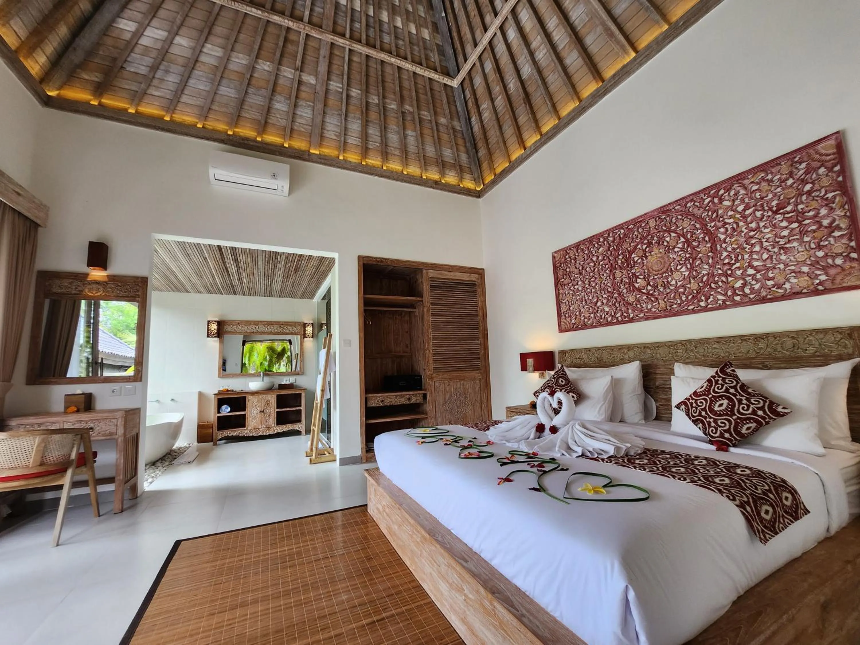 Bed in Pinggala Villa Ubud