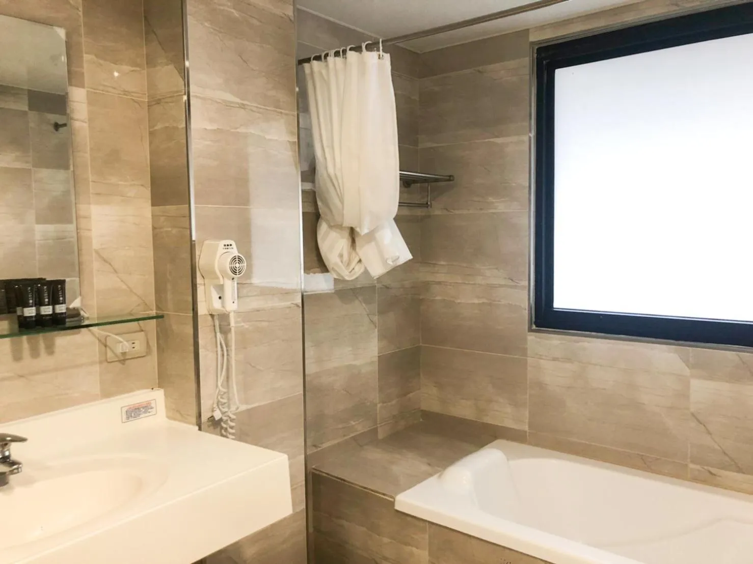 Bathroom in Doitsu Hotel