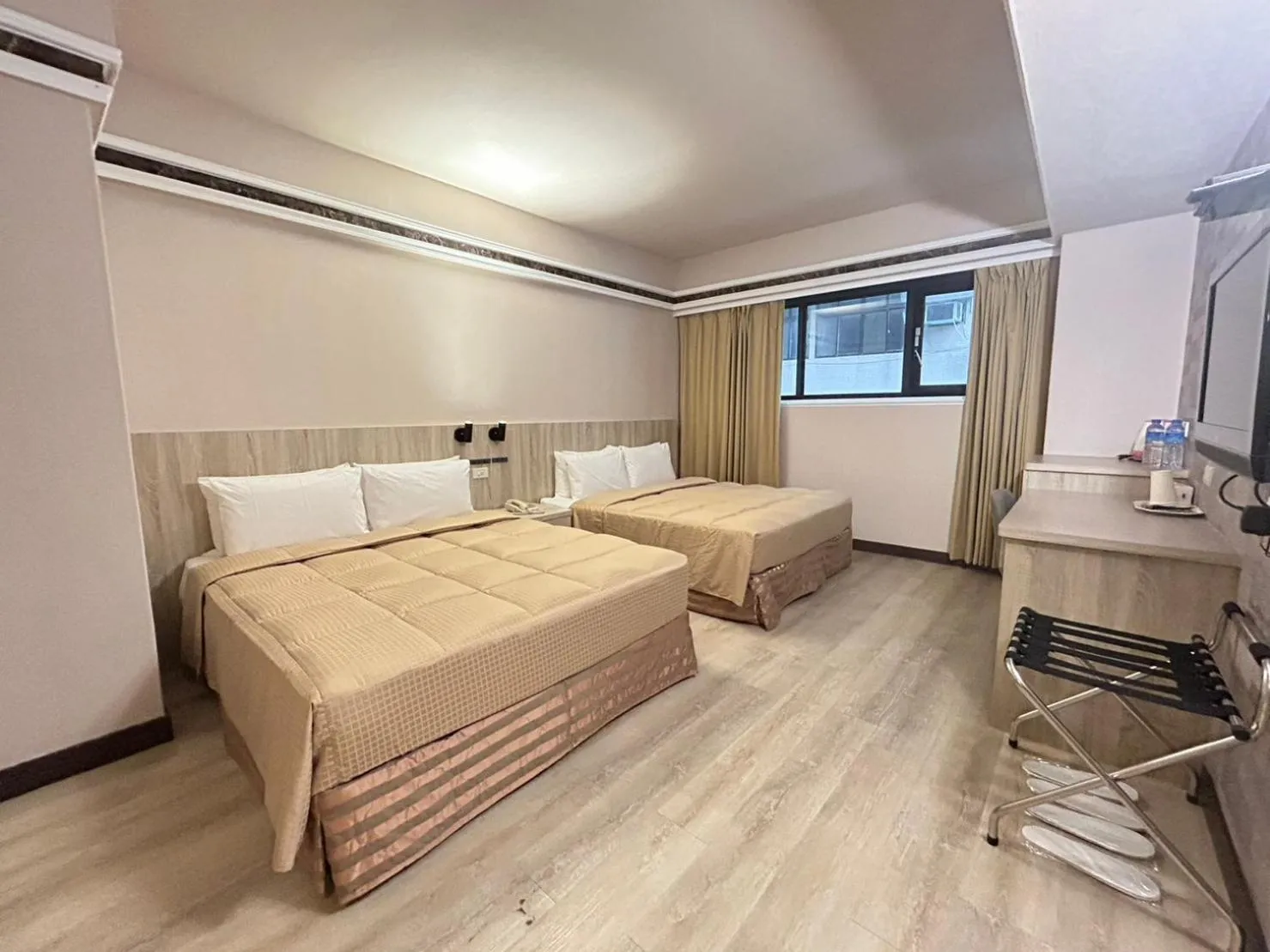 Photo of the whole room, Bed in Unite Hotel