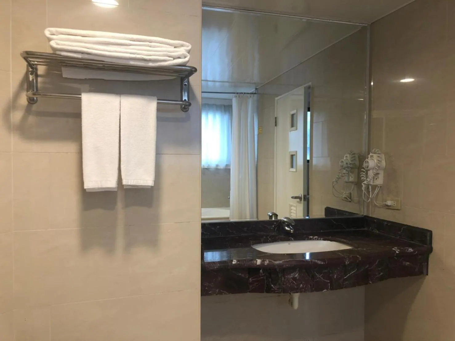 Bathroom in Unite Hotel