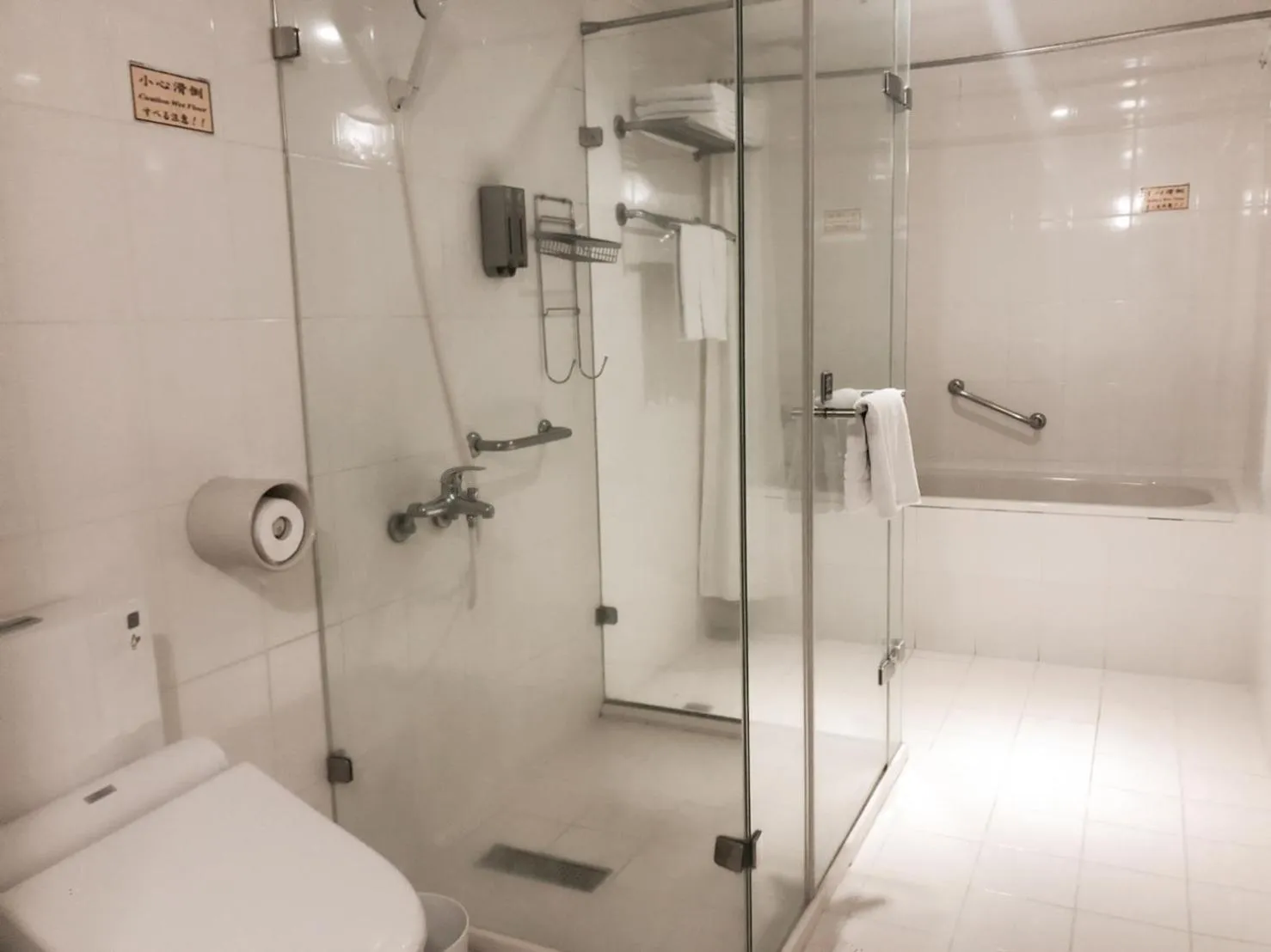 Bathroom in Doitsu Hotel