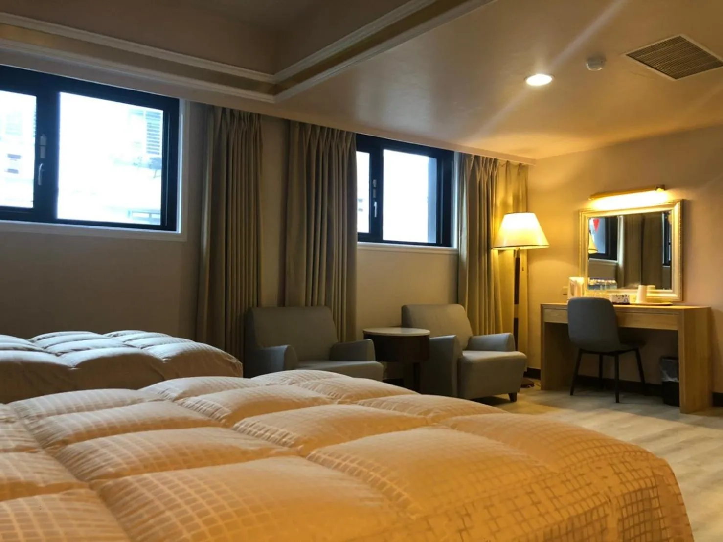Photo of the whole room, Bed in Unite Hotel
