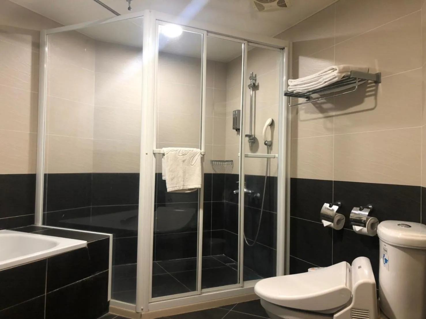Bathroom in Unite Hotel