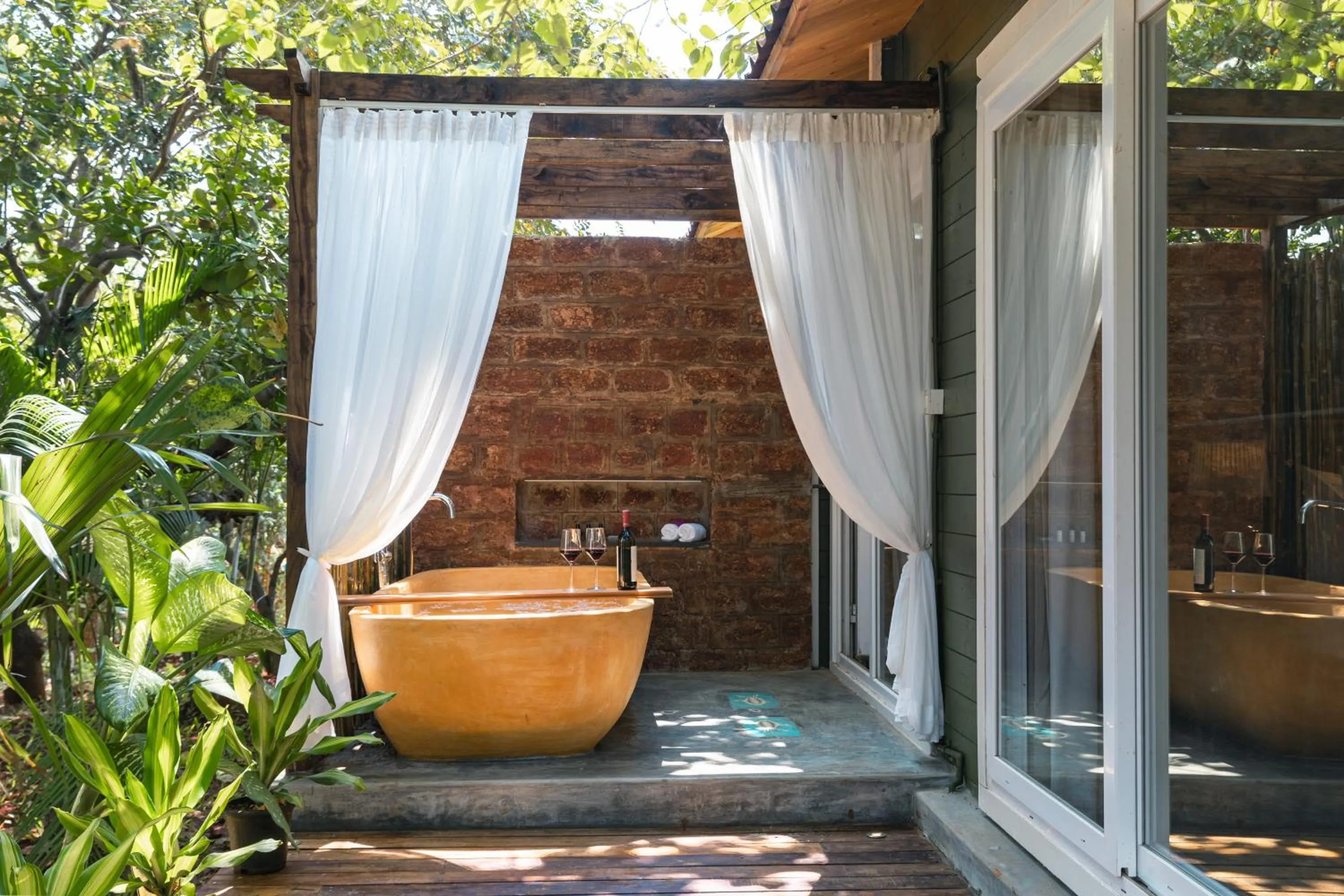 Hot Tub in LaRiSa Resort & Spa, Ashwem