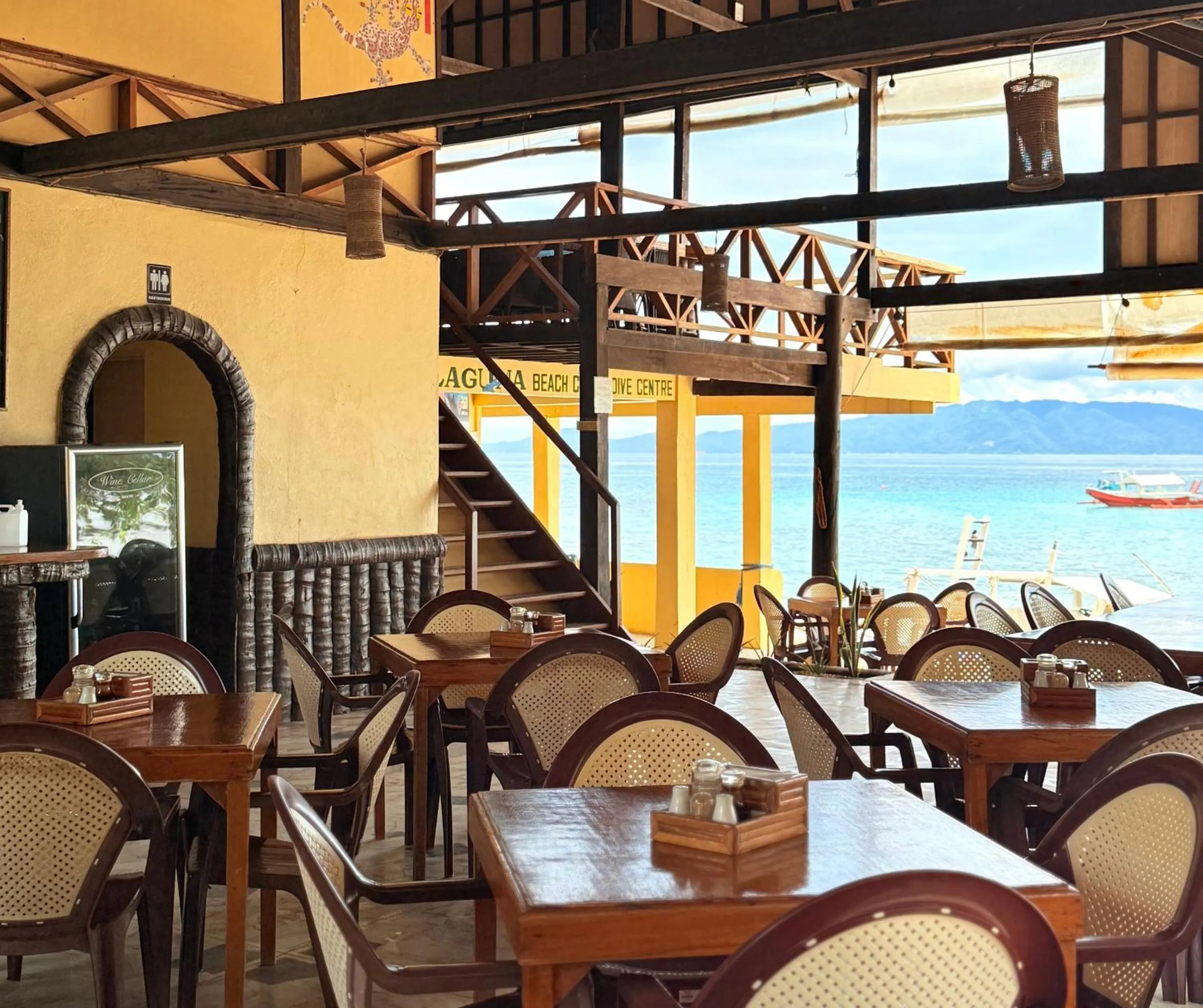 Restaurant/places to eat in Lalaguna Beach Club & Dive Centre