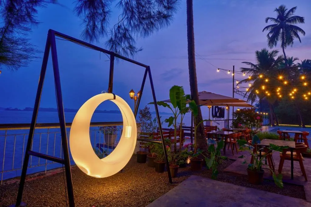 Blu Missel By The River