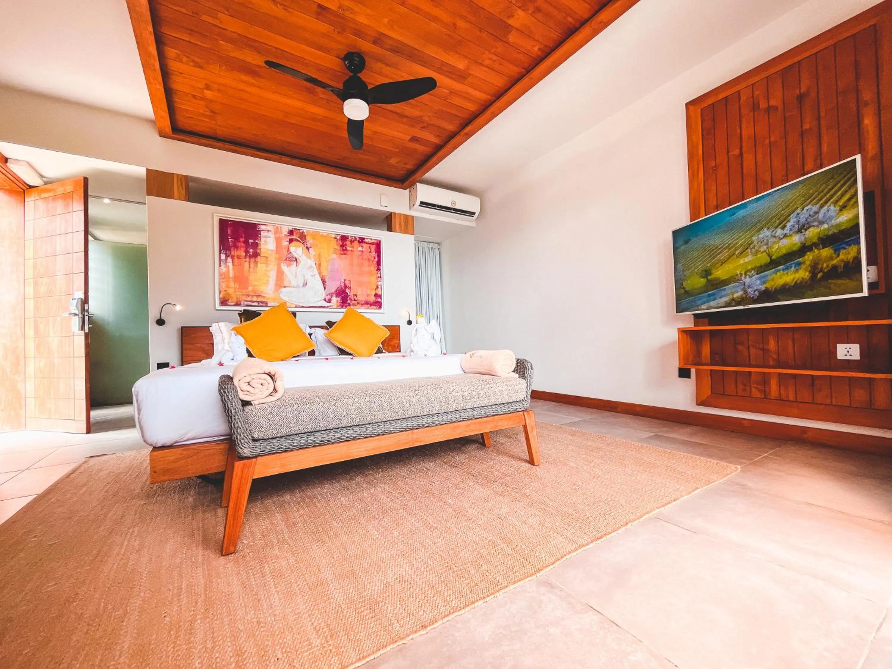 Bed in Wonders Beach Boutique Hotel