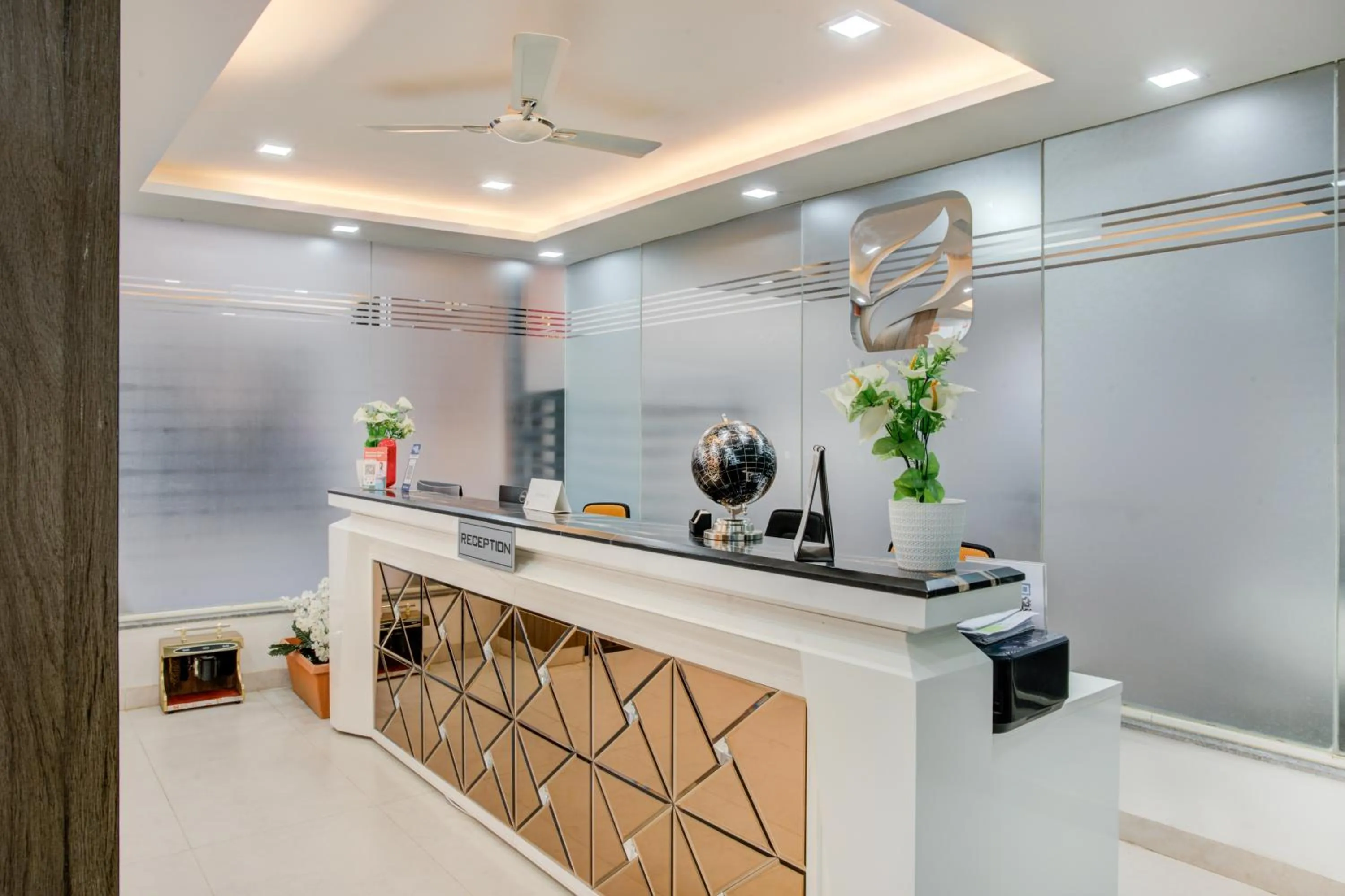 Lobby or reception in Hotel Sterling Inn Bangalore International Airport