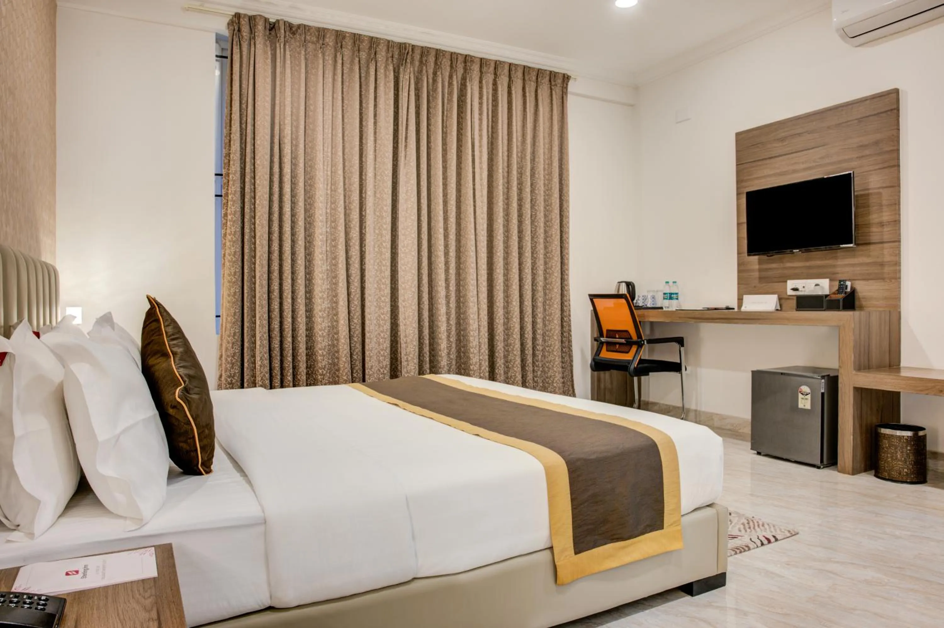 Photo of the whole room, Bed in Hotel Sterling Inn Bangalore International Airport