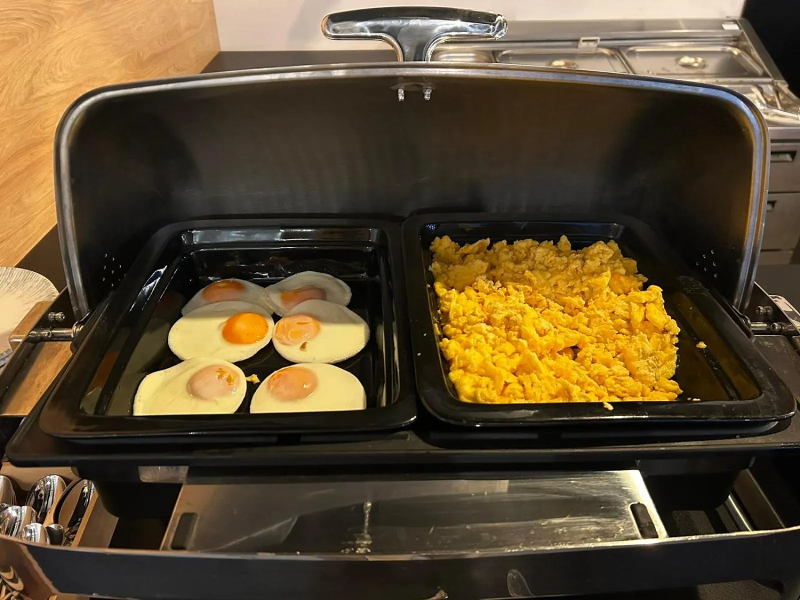 Breakfast in Hotel Campus 90 - Free Parking