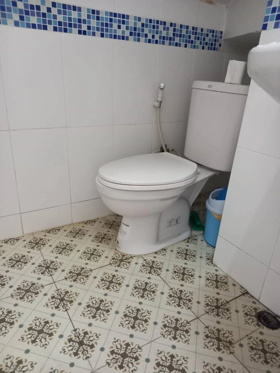 Bathroom in amazing khaosan hostel