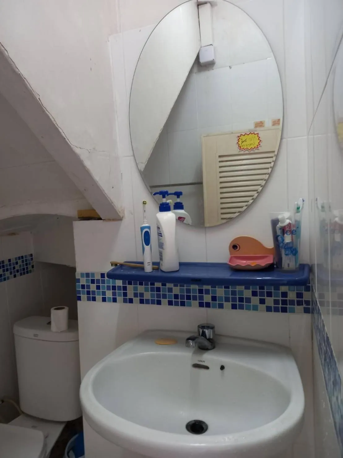 Bathroom in amazing khaosan hostel