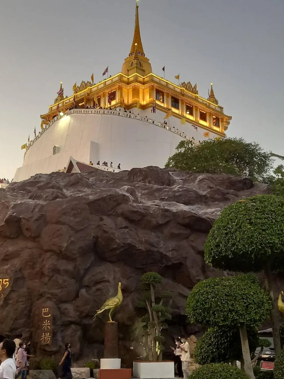 Property building in amazing khaosan hostel