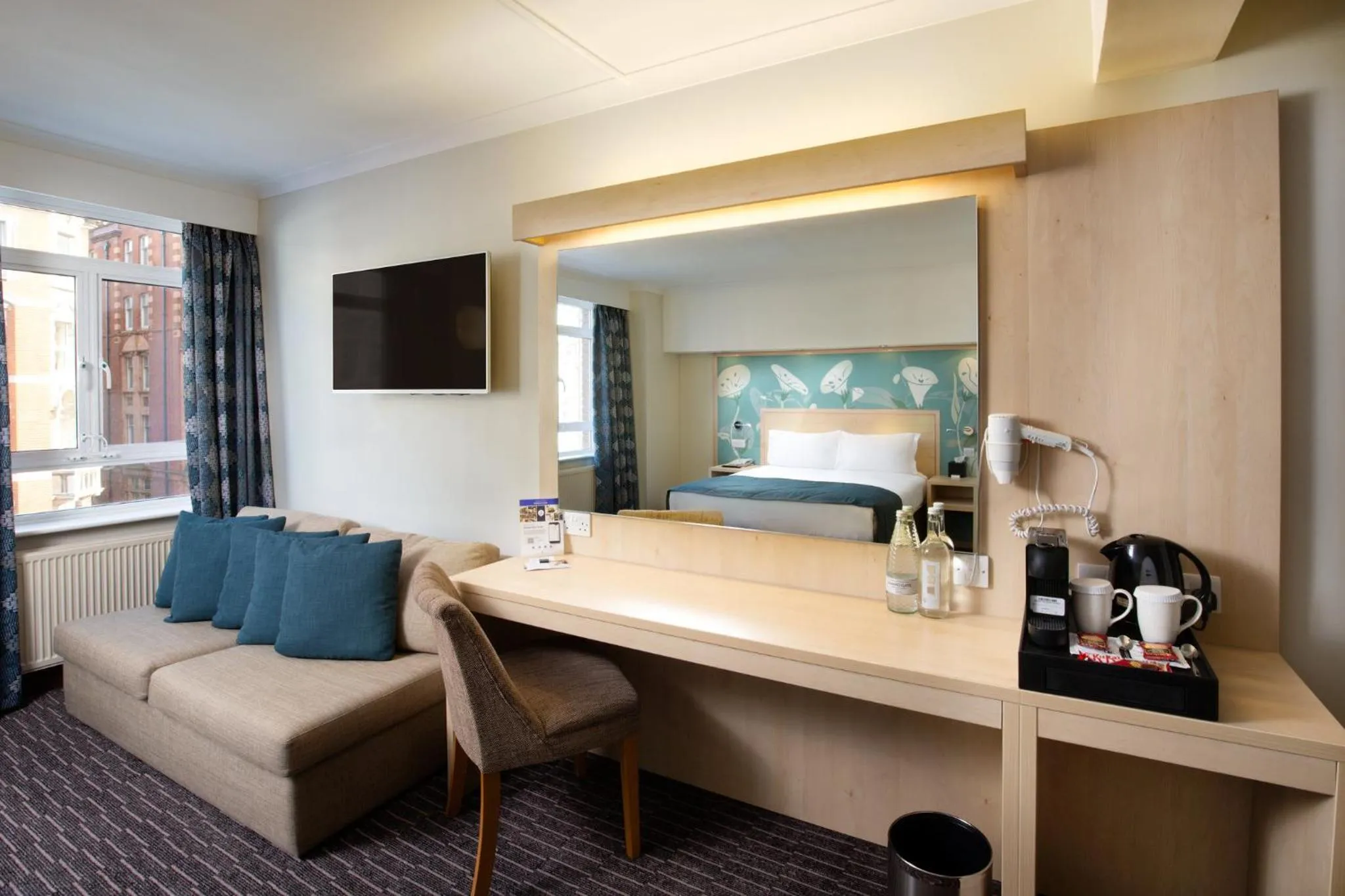 Photo of the whole room in Bedford Hotel