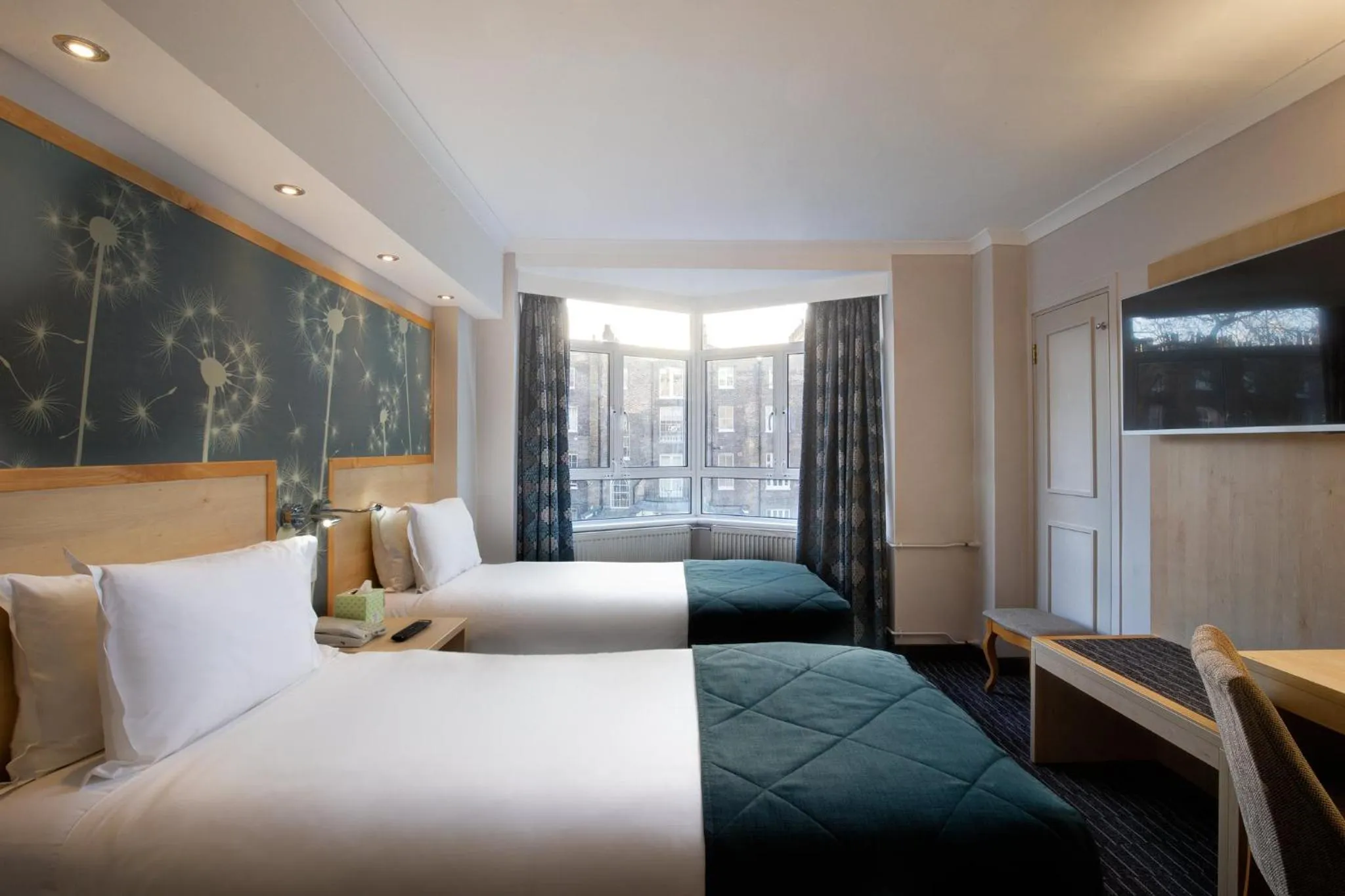 Photo of the whole room, Bed in Bedford Hotel