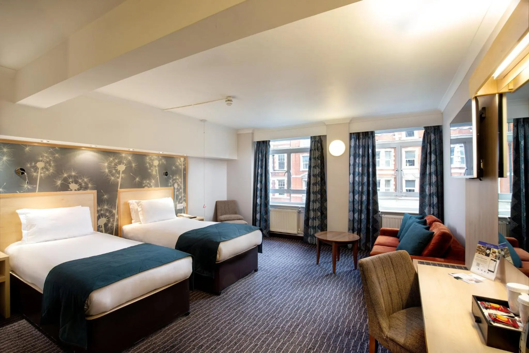 Photo of the whole room, Bed in Bedford Hotel