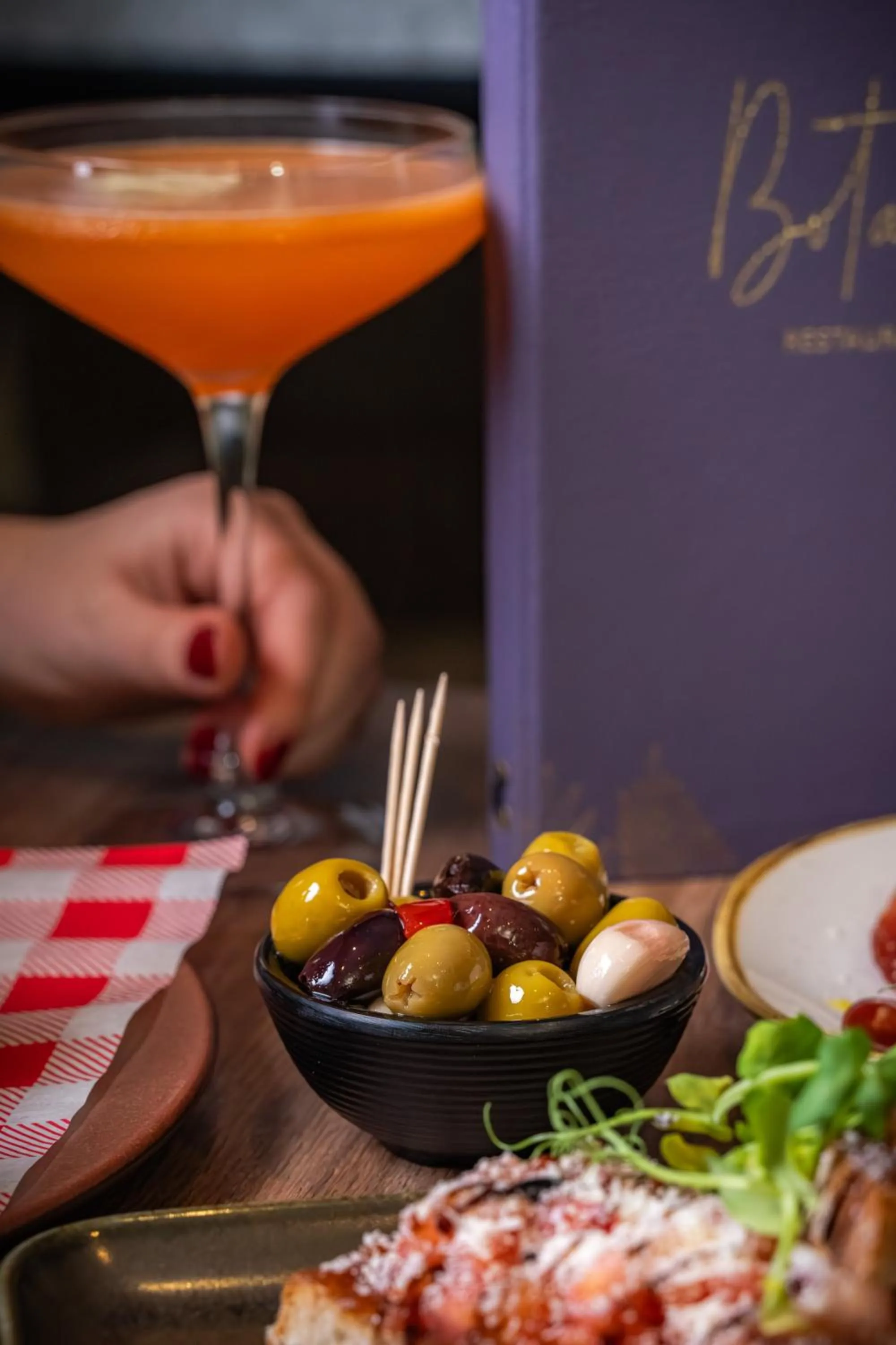 Restaurant/places to eat in Bedford Hotel