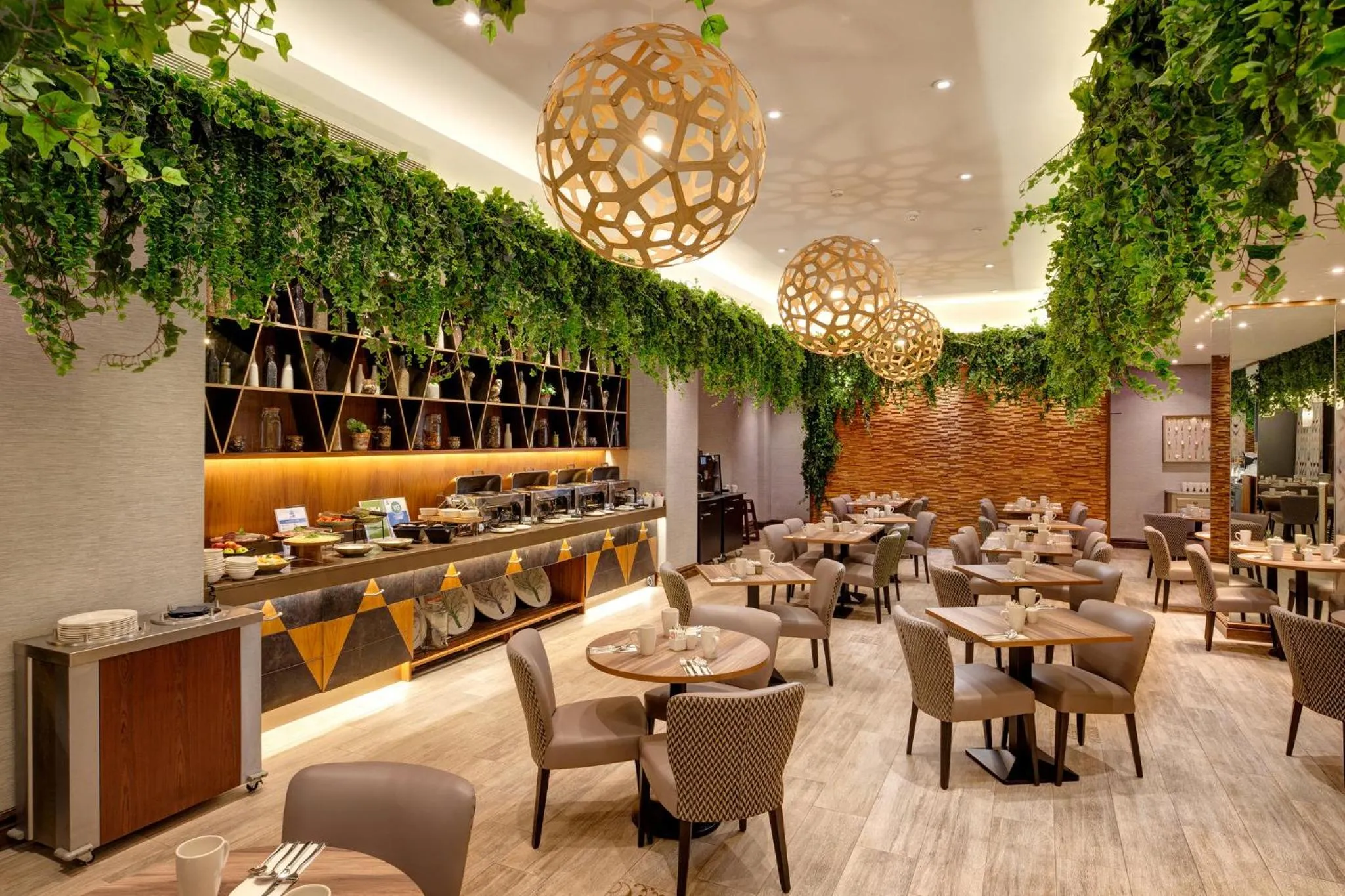 Restaurant/places to eat in Bedford Hotel