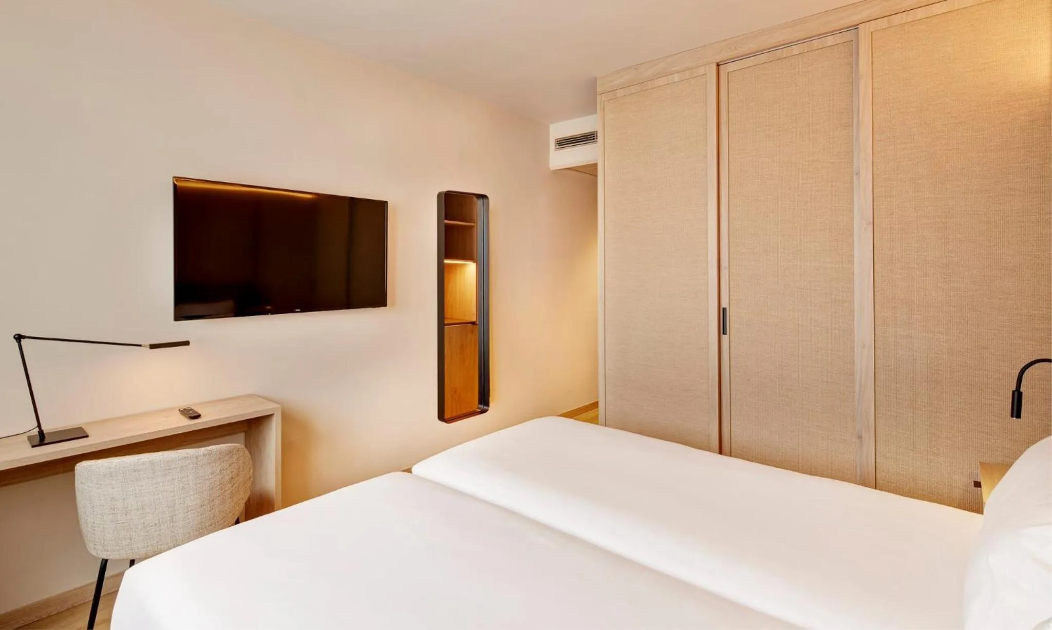 Photo of the whole room, Bed in Sercotel Pozuelo