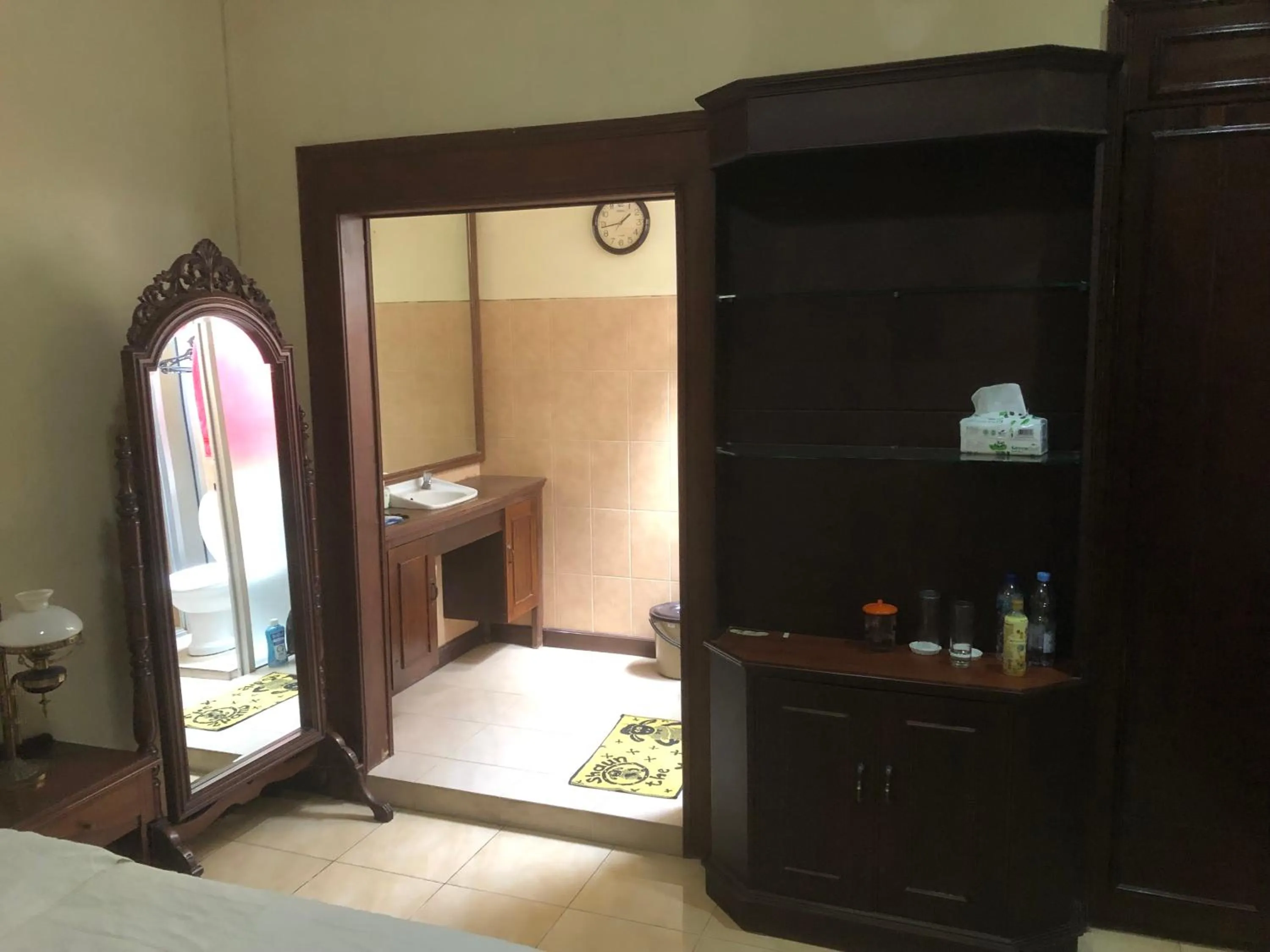 Bed in Ndalem Maharani Guest House