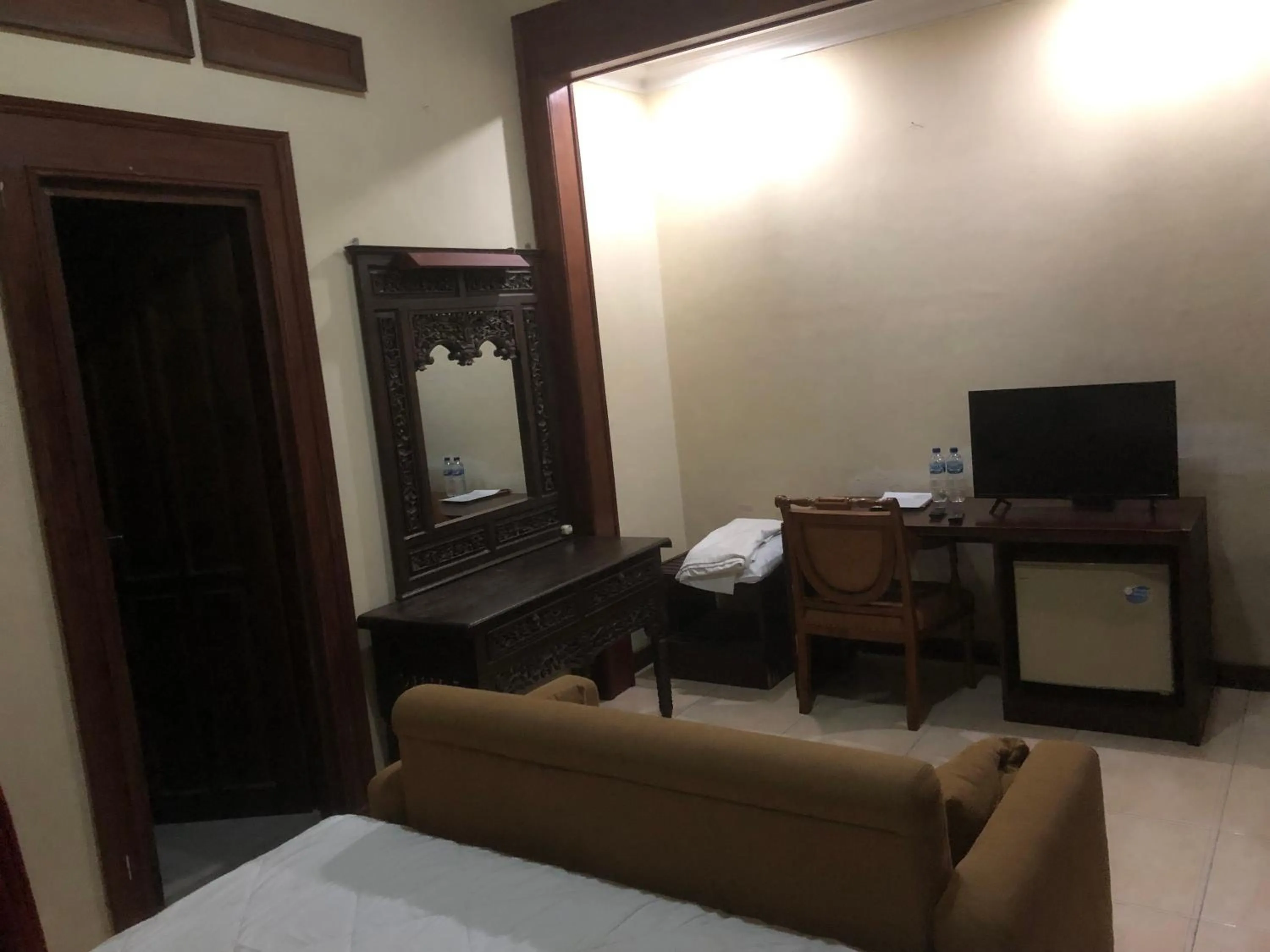 Bed in Ndalem Maharani Guest House