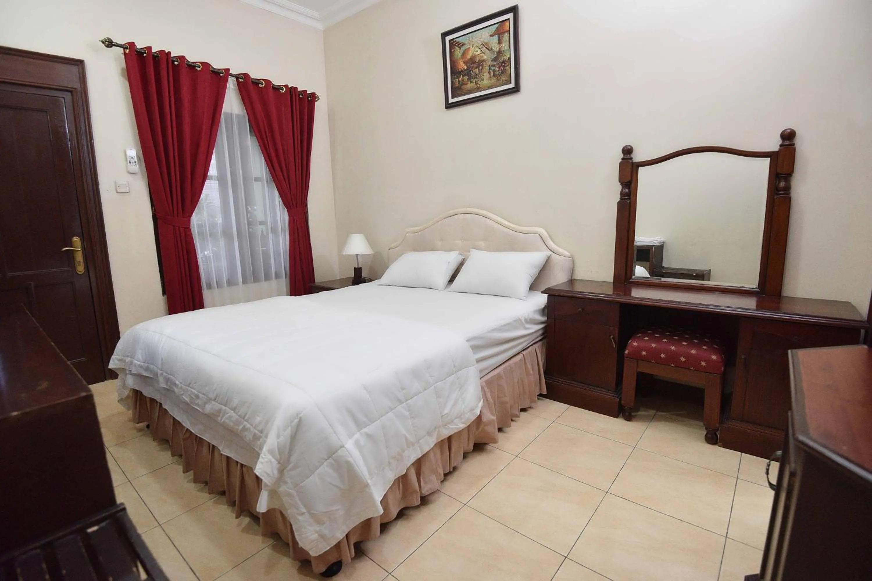 Bedroom, Bed in Ndalem Maharani Guest House