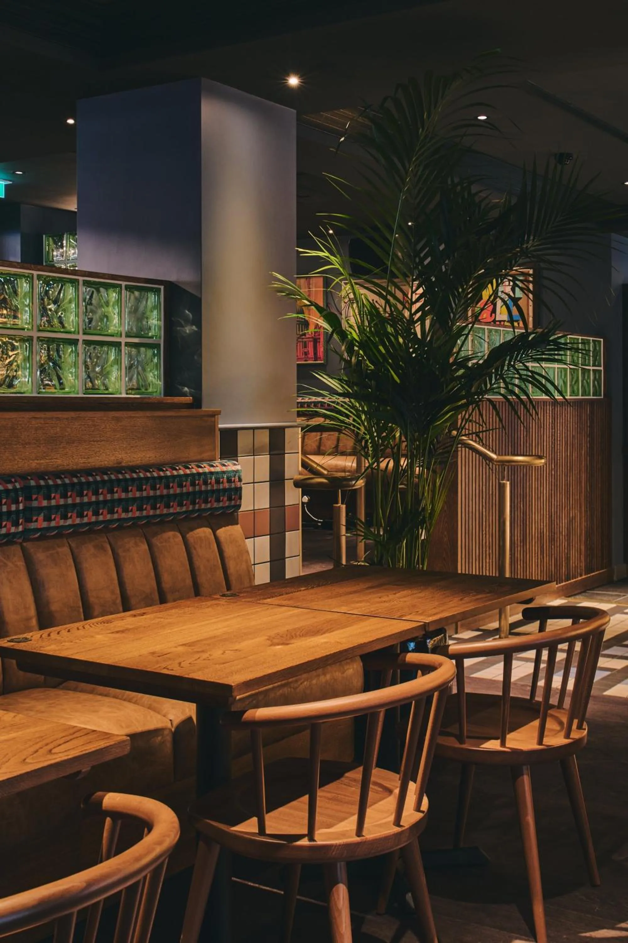 Restaurant/places to eat in Royal National Hotel