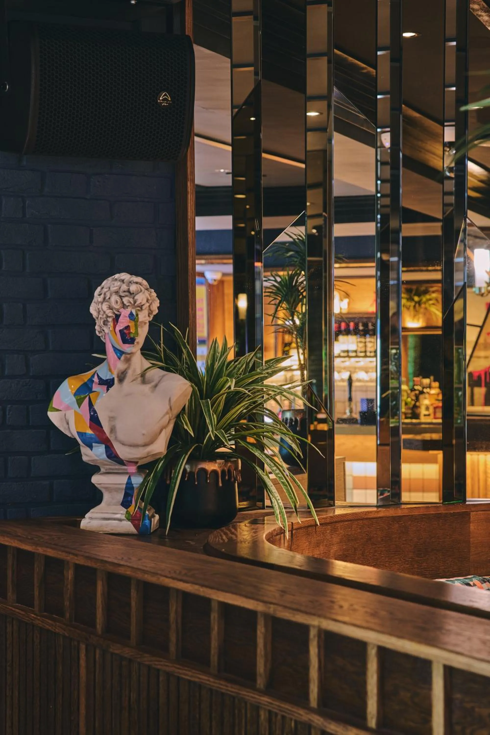 Restaurant/places to eat in Royal National Hotel