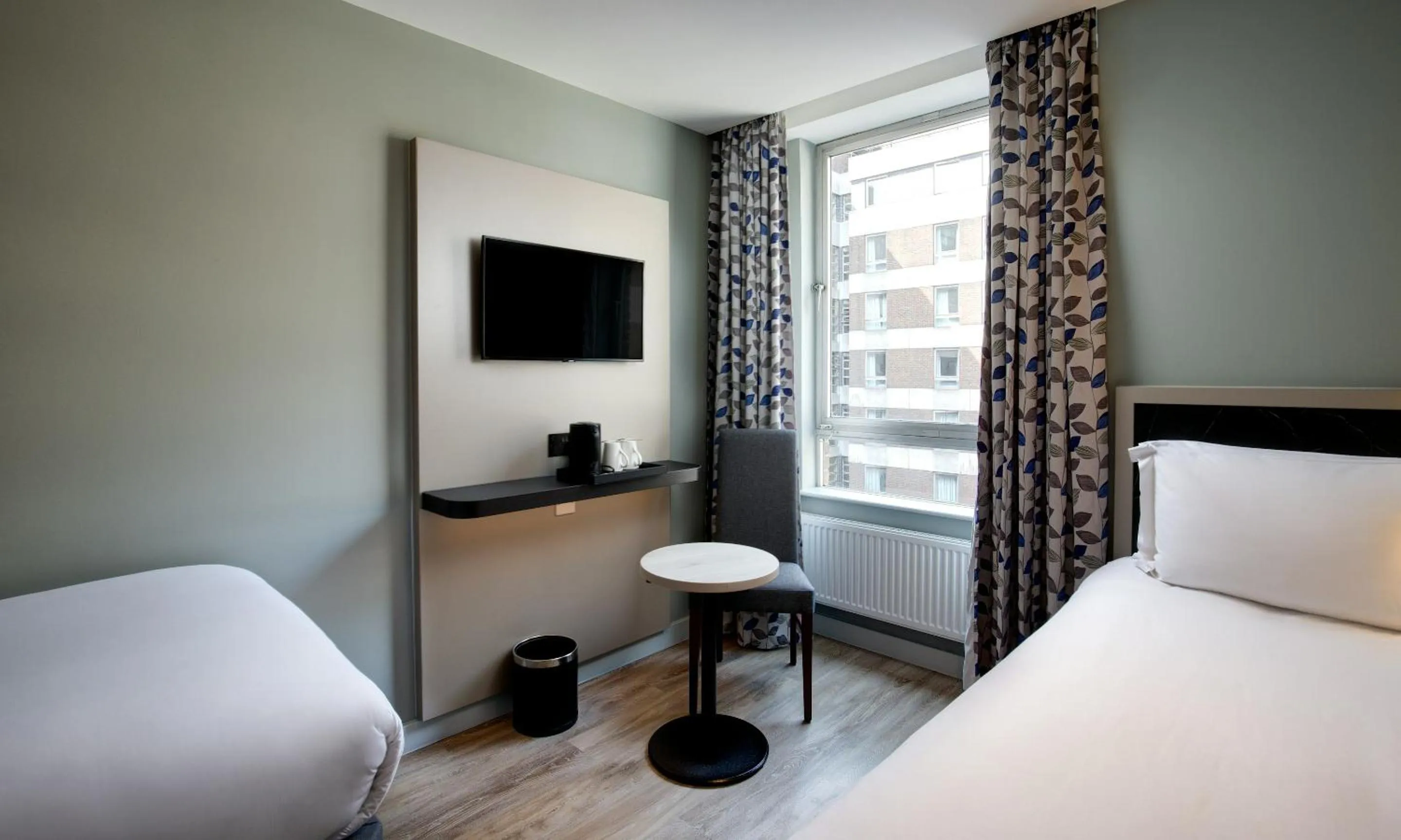 TV and multimedia, Bed in Royal National Hotel