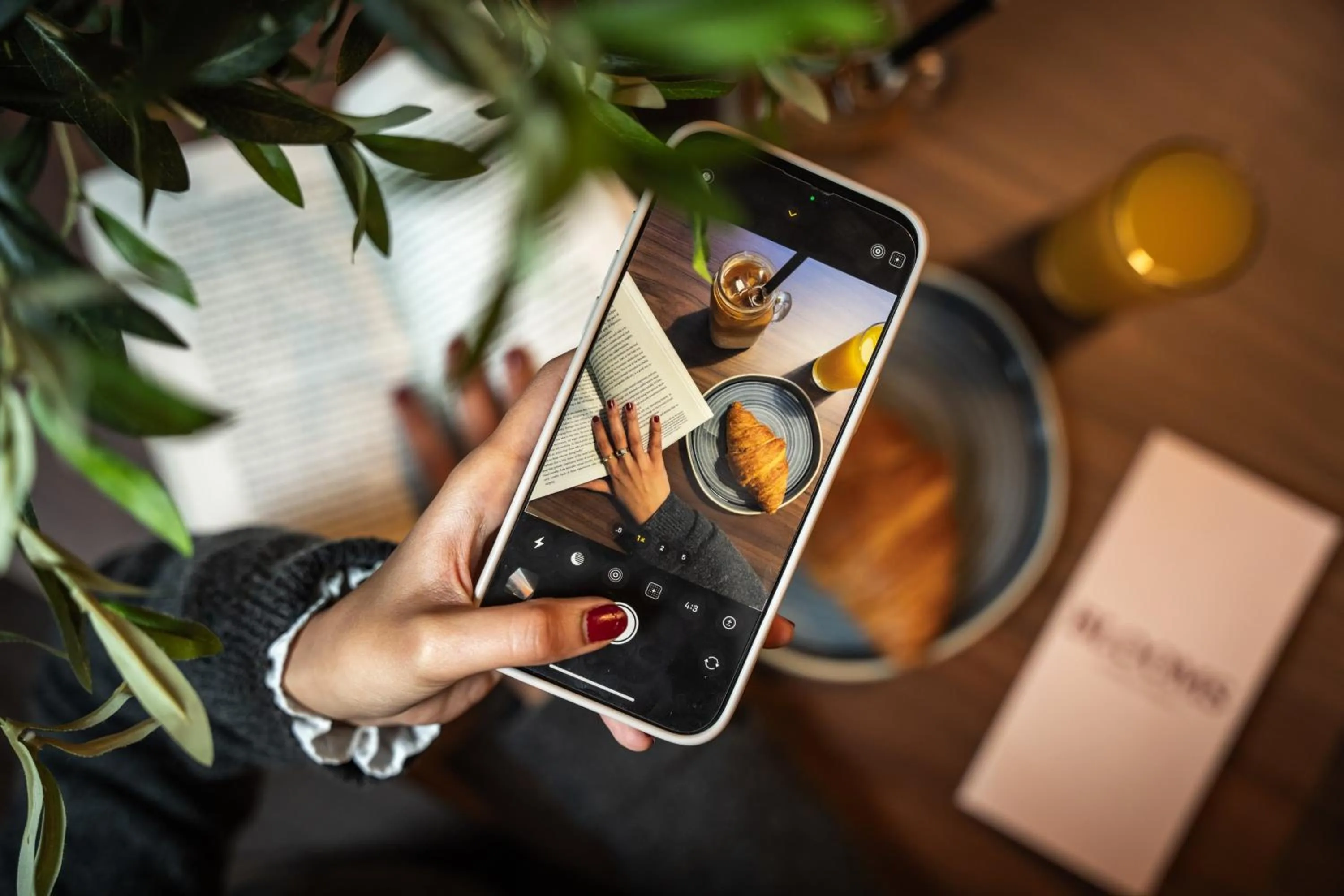 Restaurant/places to eat in Royal National Hotel