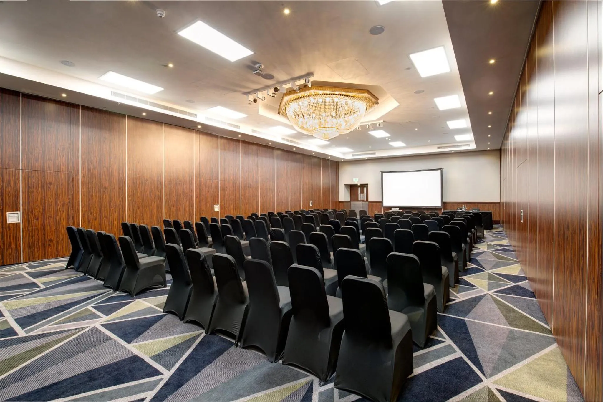 Business facilities in Royal National Hotel