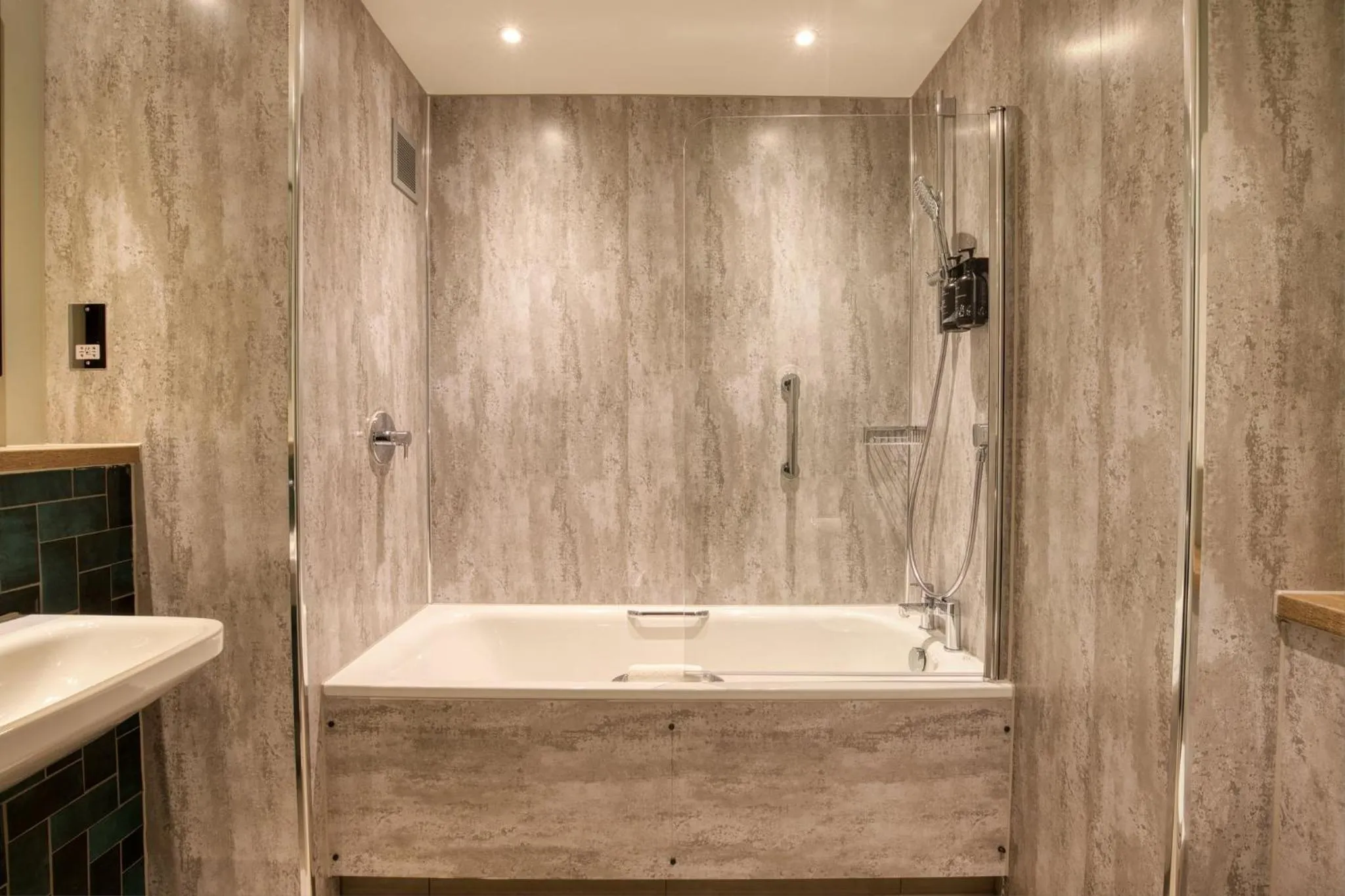 Bathroom in Royal National Hotel